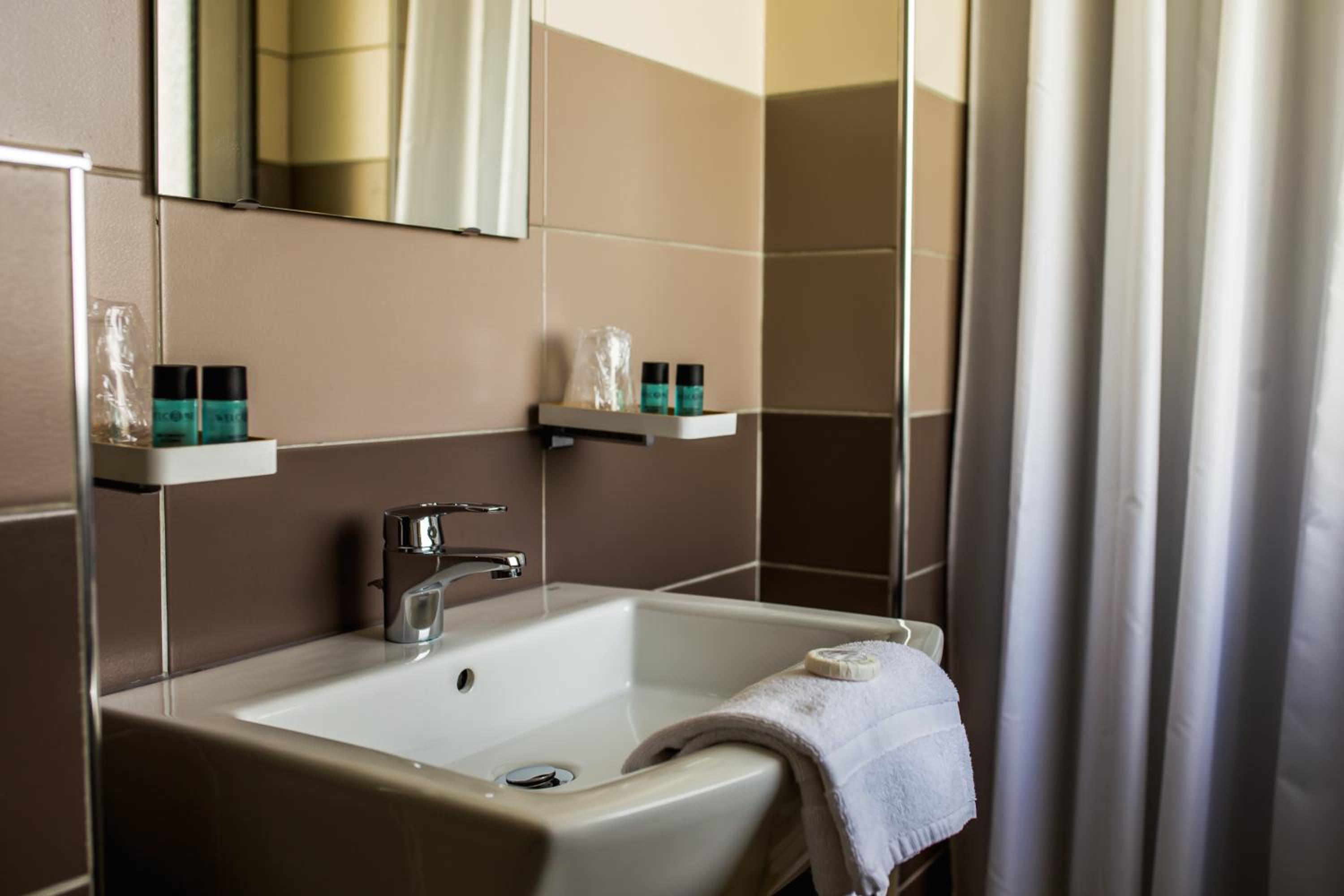 Double Room - Photo 3
