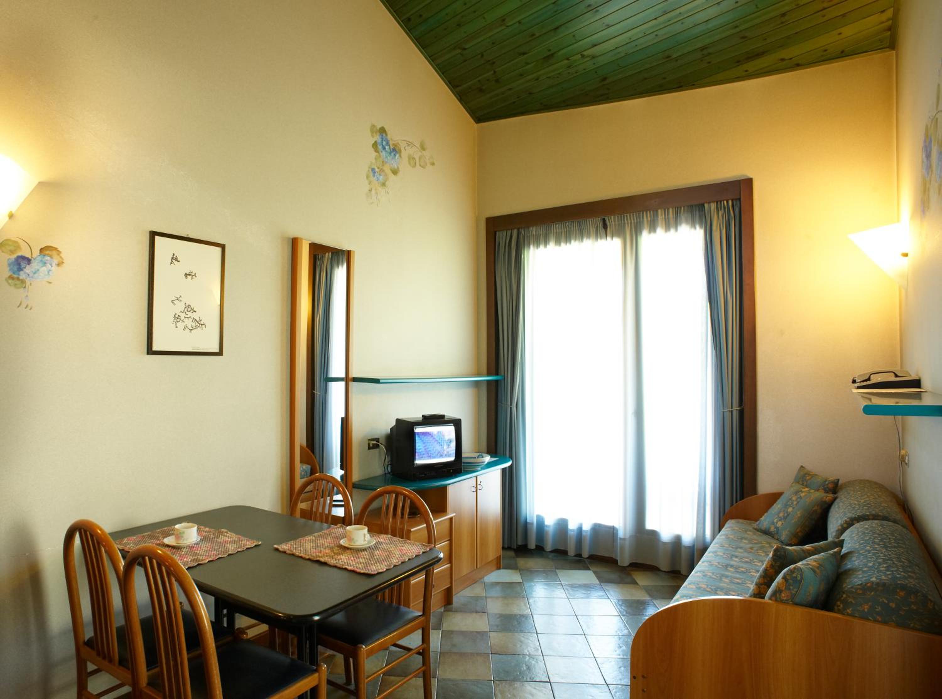 Studio (2 Adults) photo 2