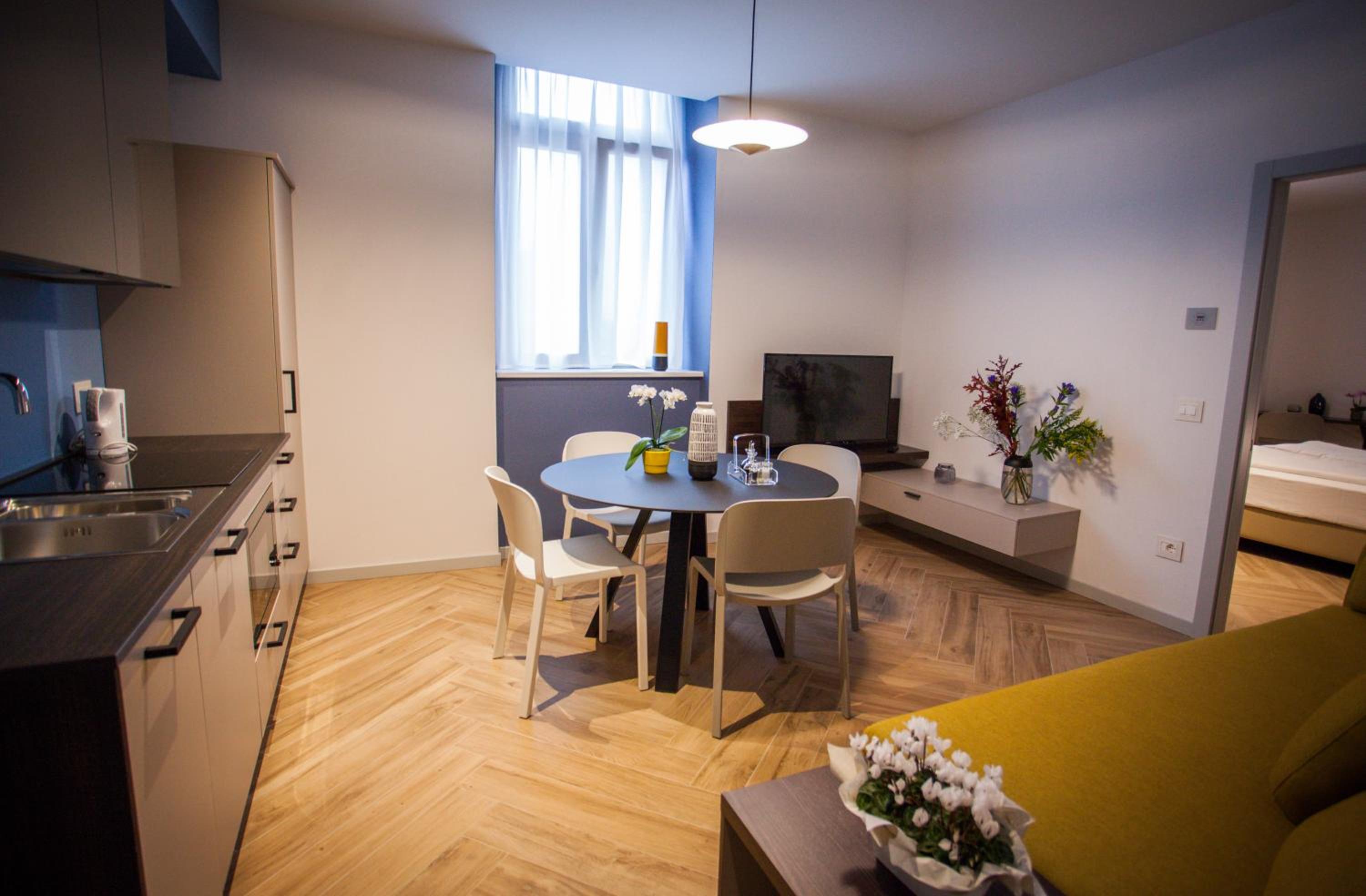 Apartment with Balcony photo 1
