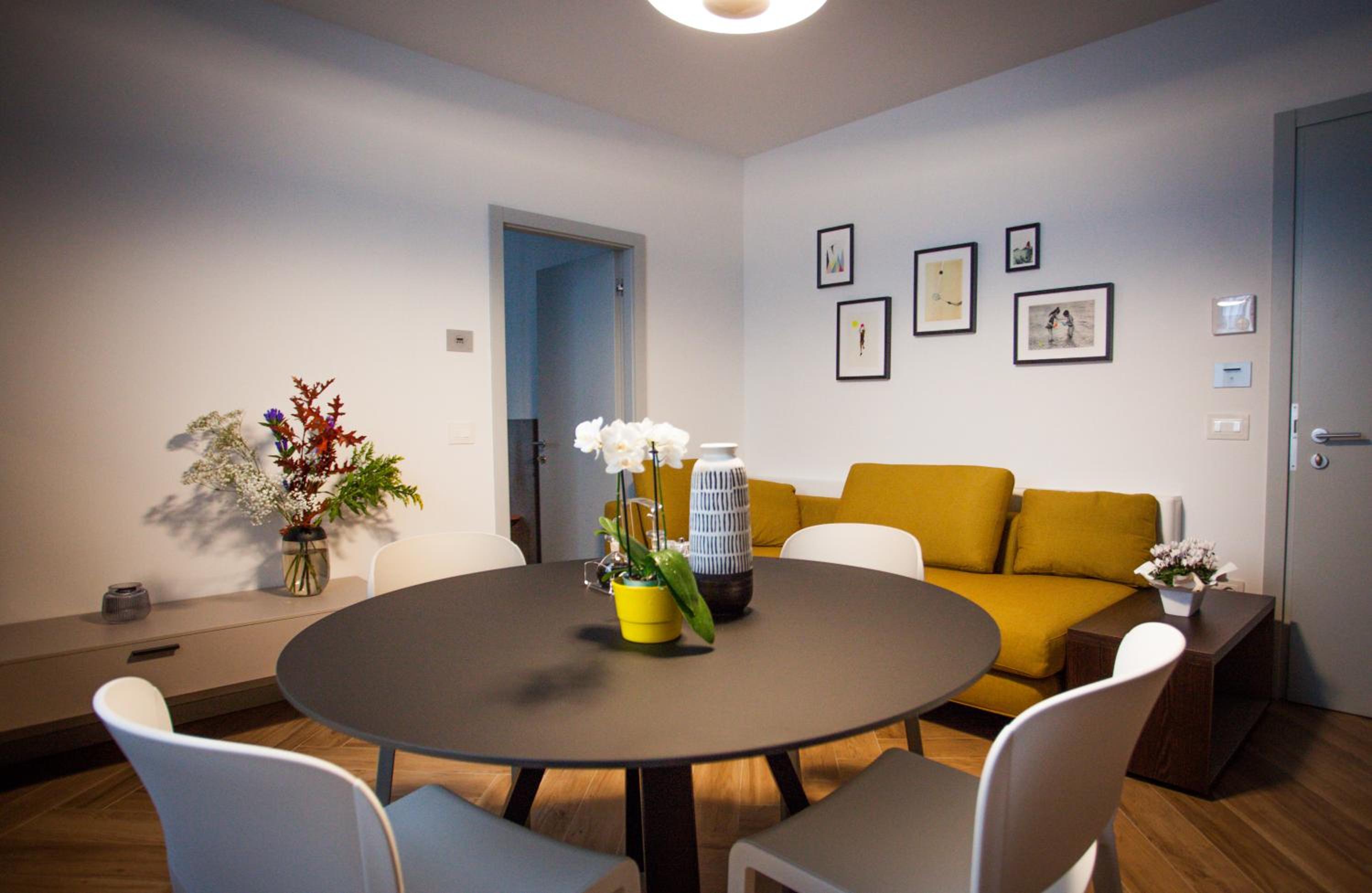Apartment with Balcony photo 2
