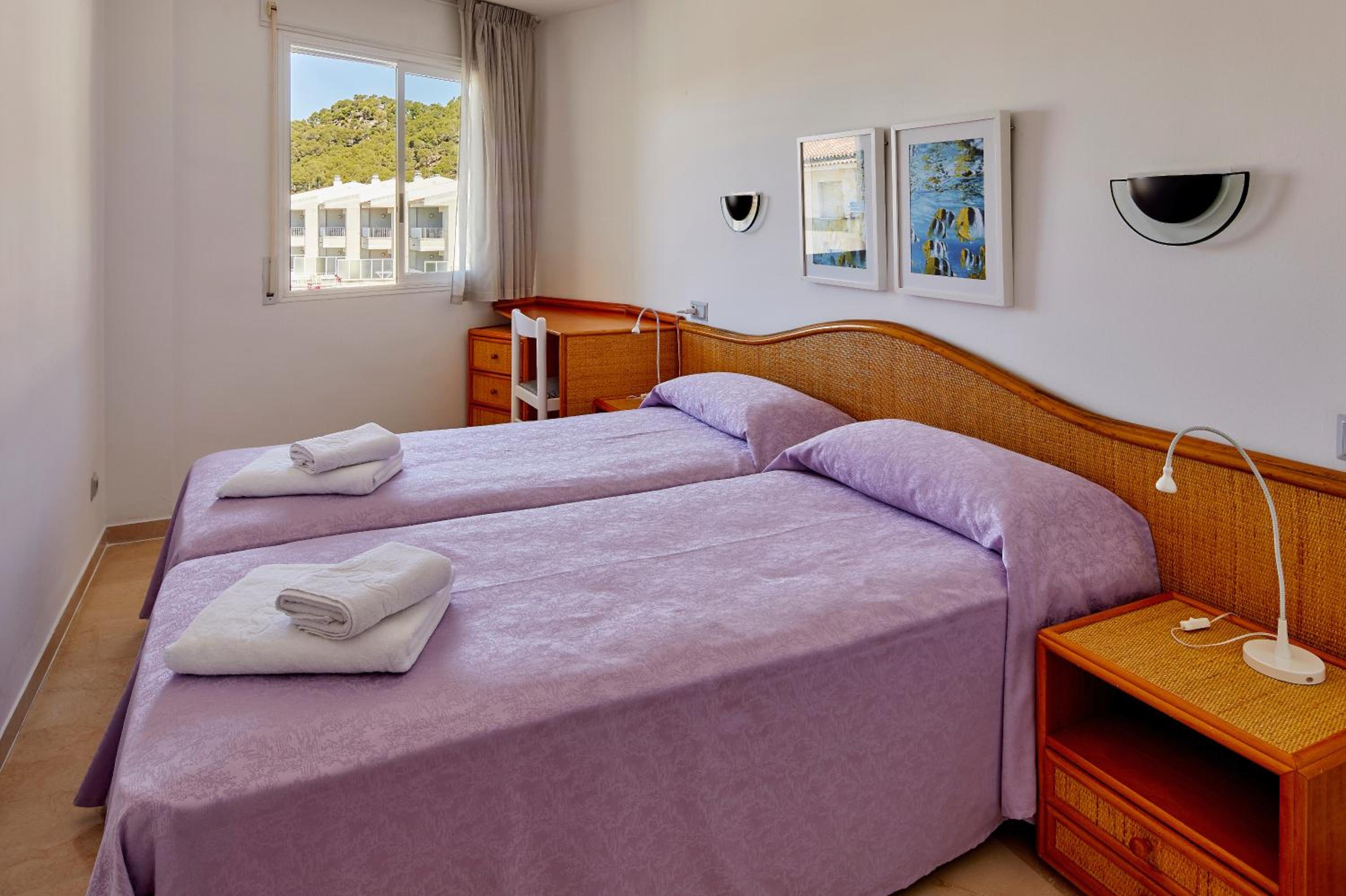 Apartamento de Dos Habitaciones con Vista a la Piscina (3 Adultos + 2 Niños)