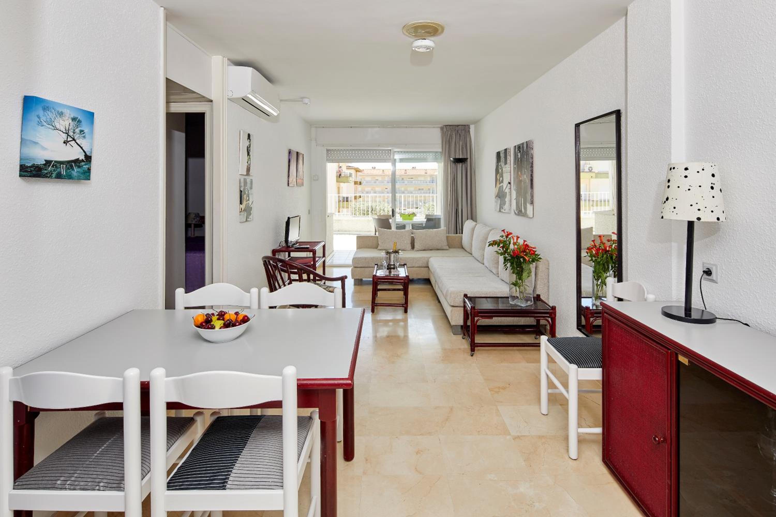 Apartamento de Dos Habitaciones con Vista a la Piscina (5 Adultos)