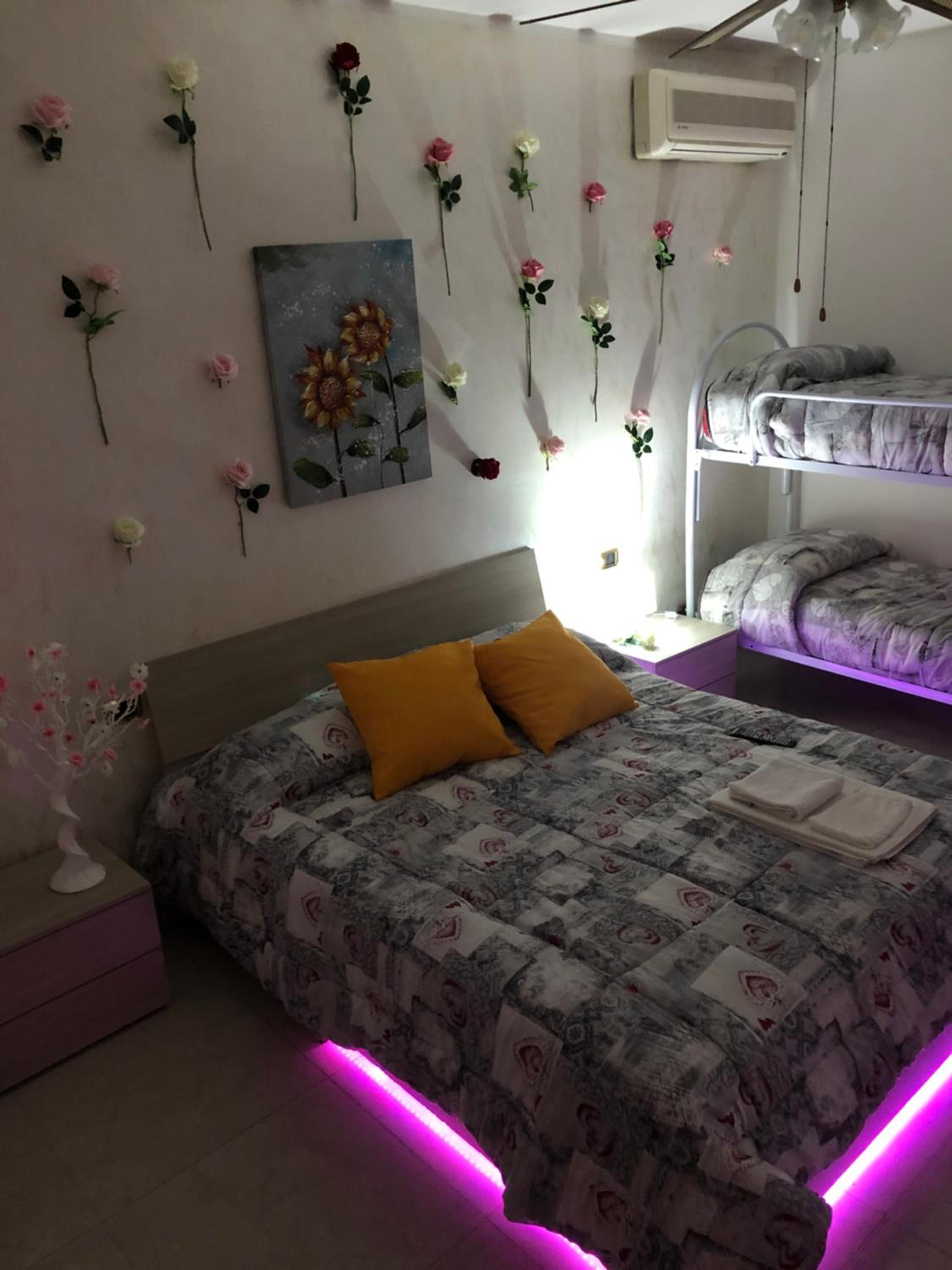 Quadruple Room with Private Bathroom - Photo 1