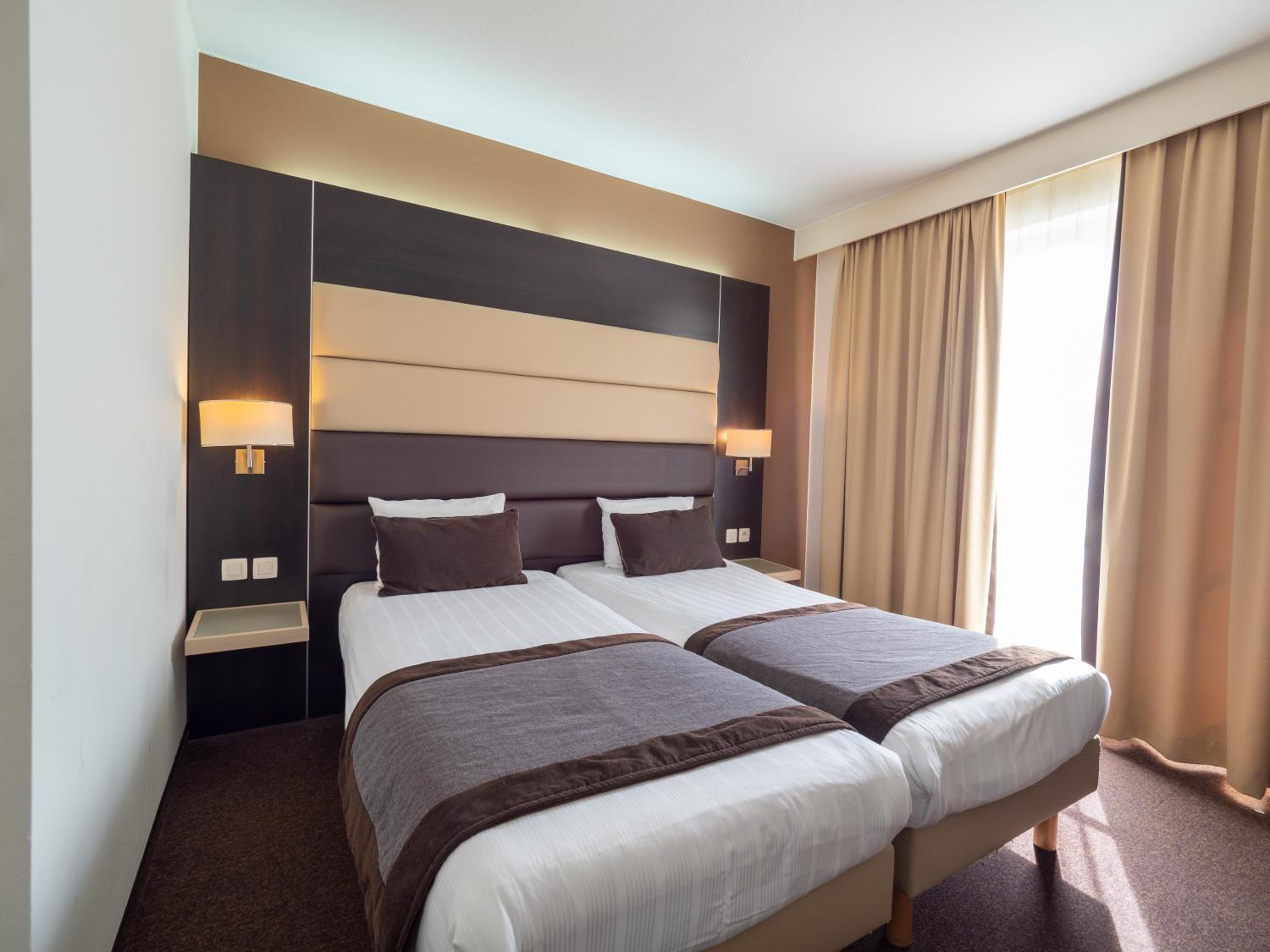 Standard Twin Room - Photo 4