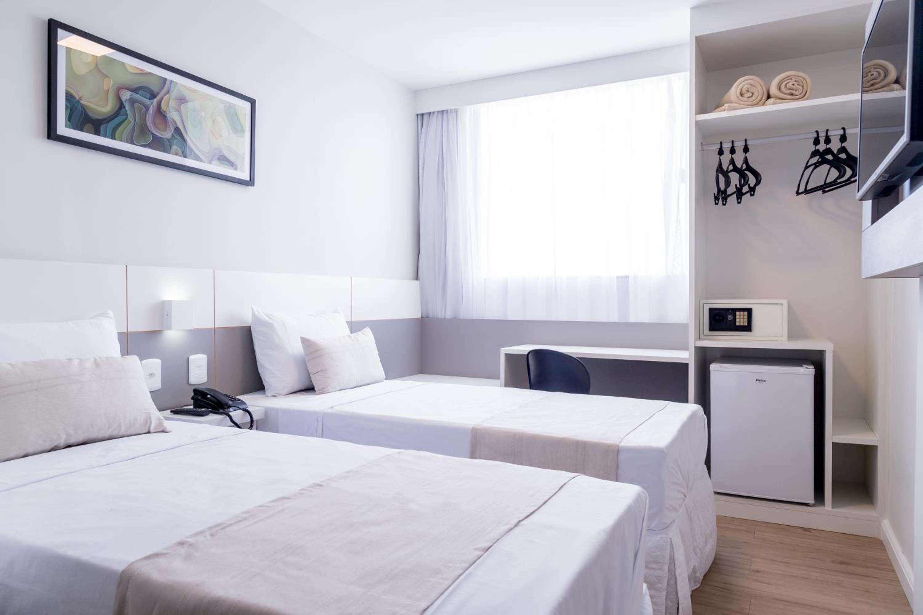 Twin Room - Photo 8