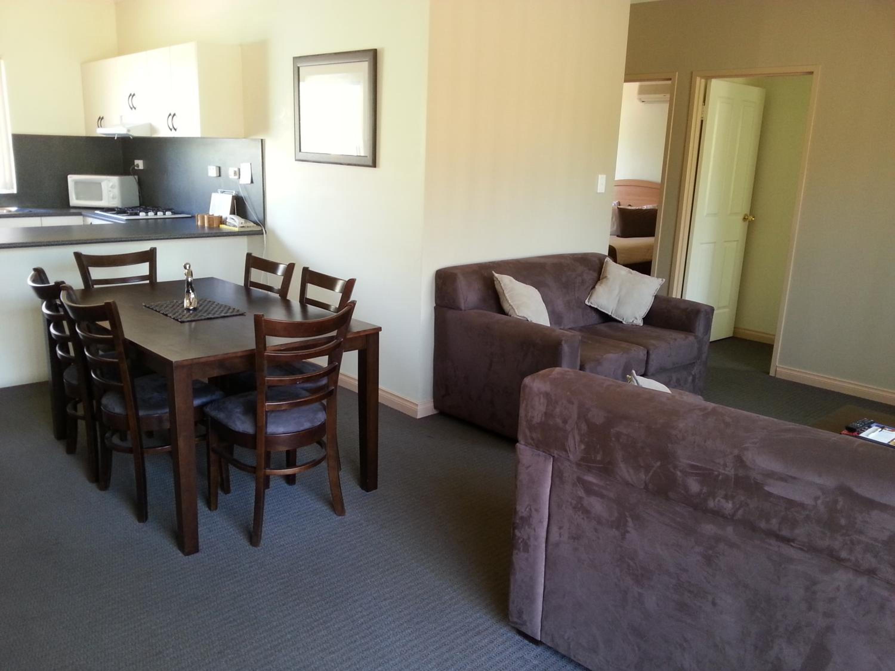 Deluxe Two-Bedroom Apartment - Photo 5