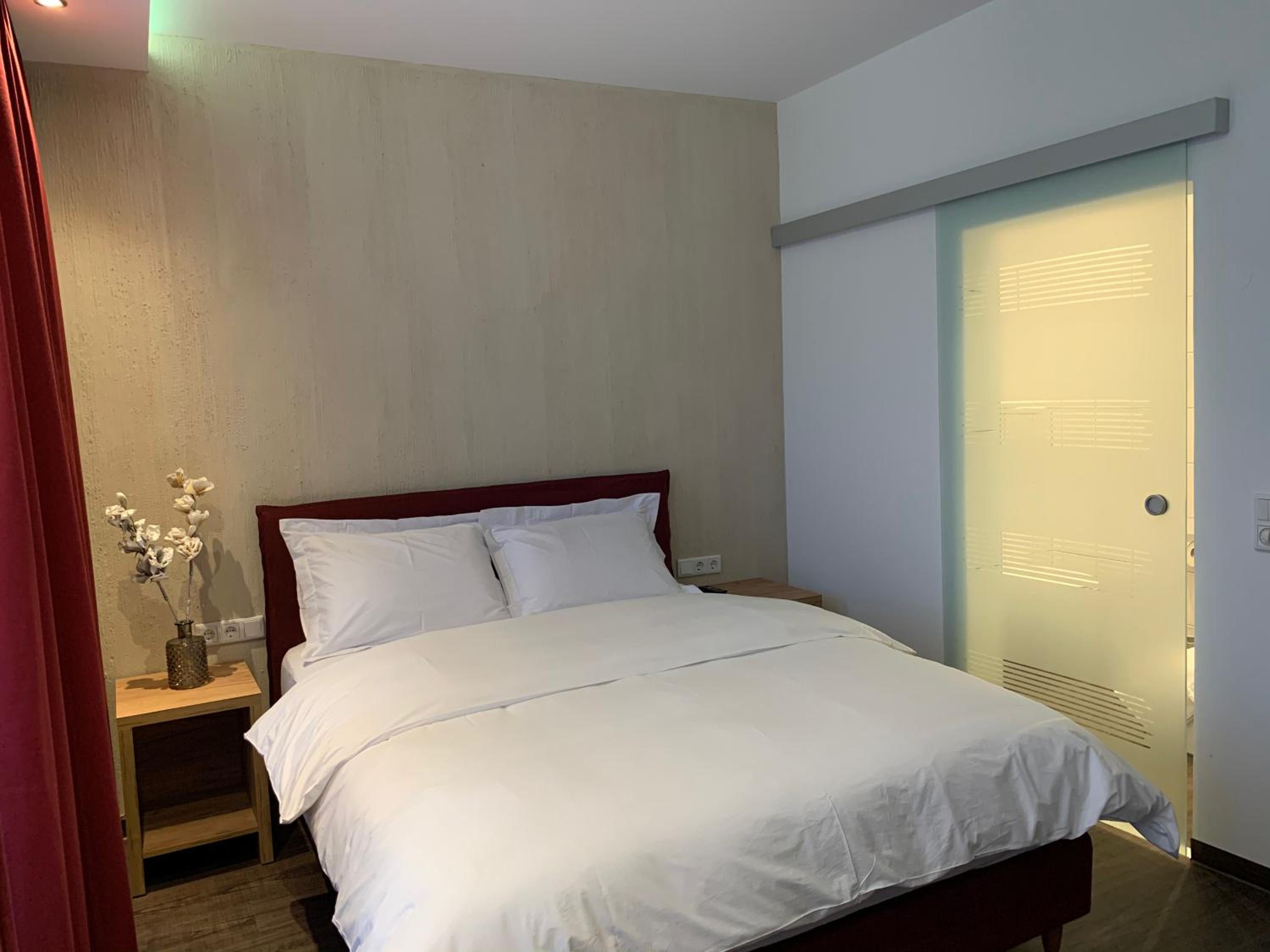 Double Room with Private Bathroom - Photo 11