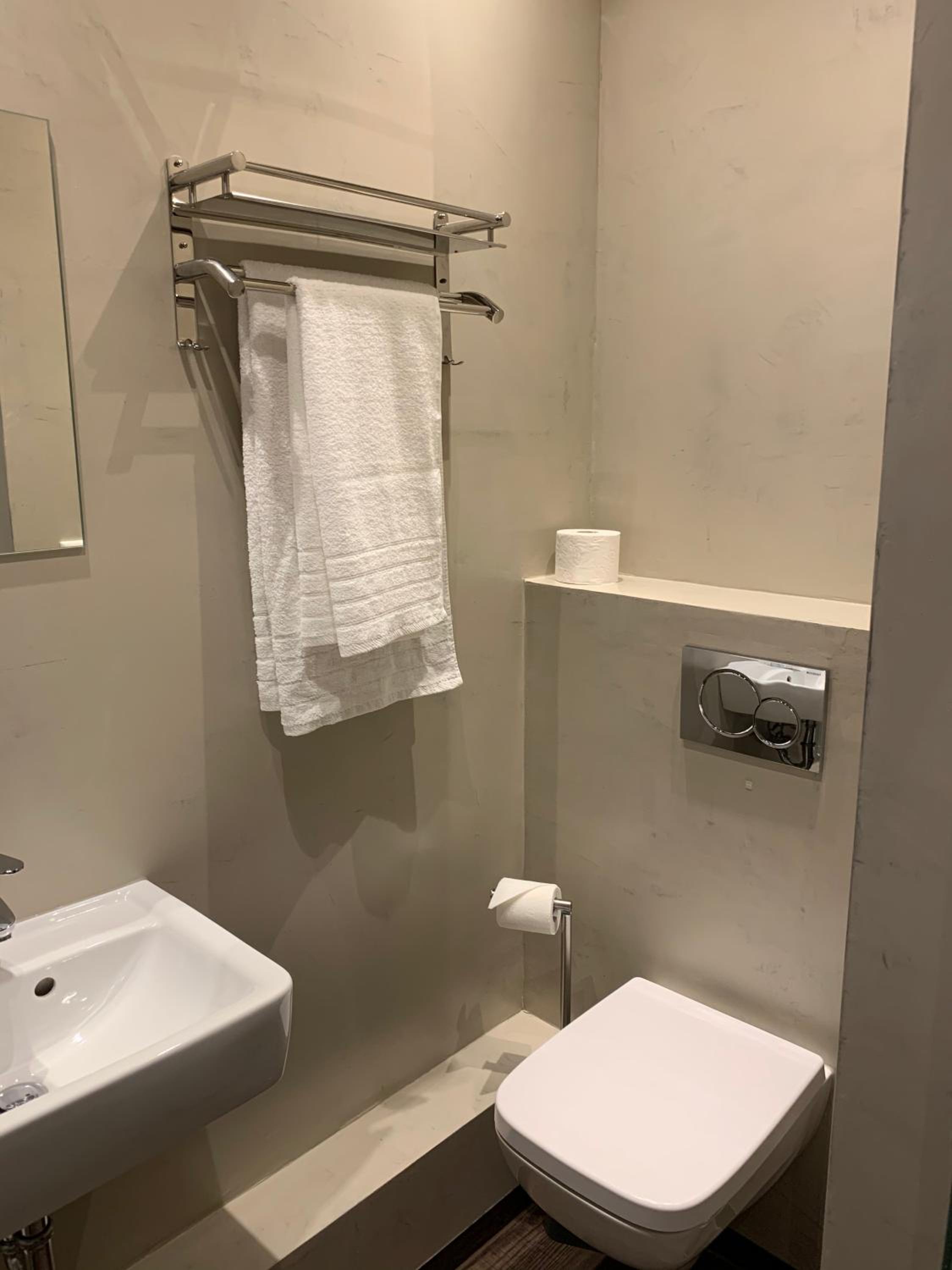 Single Room with Private Bathroom photo 2