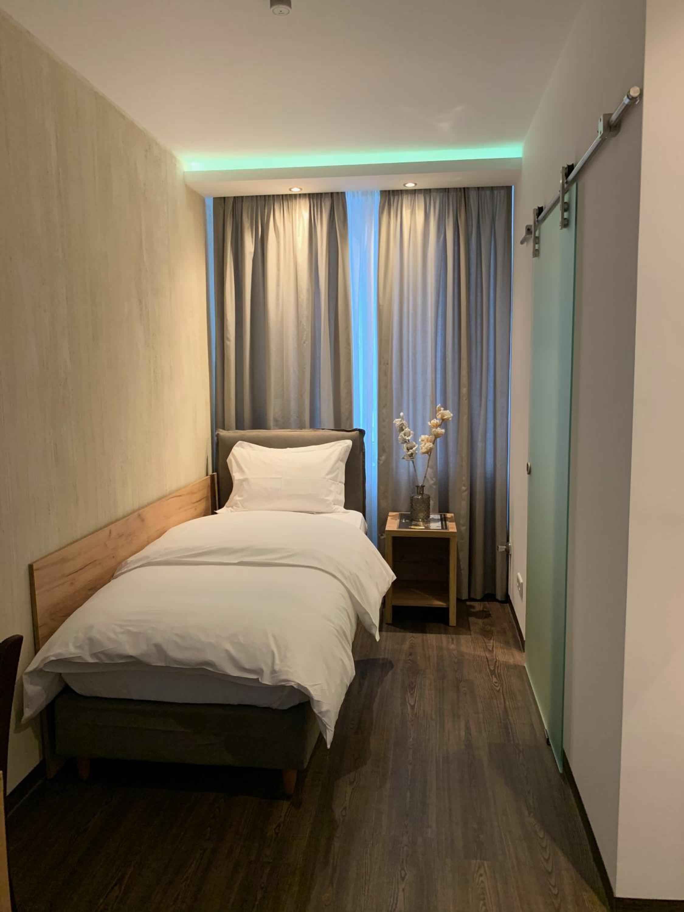 Single Room with Private Bathroom photo 3