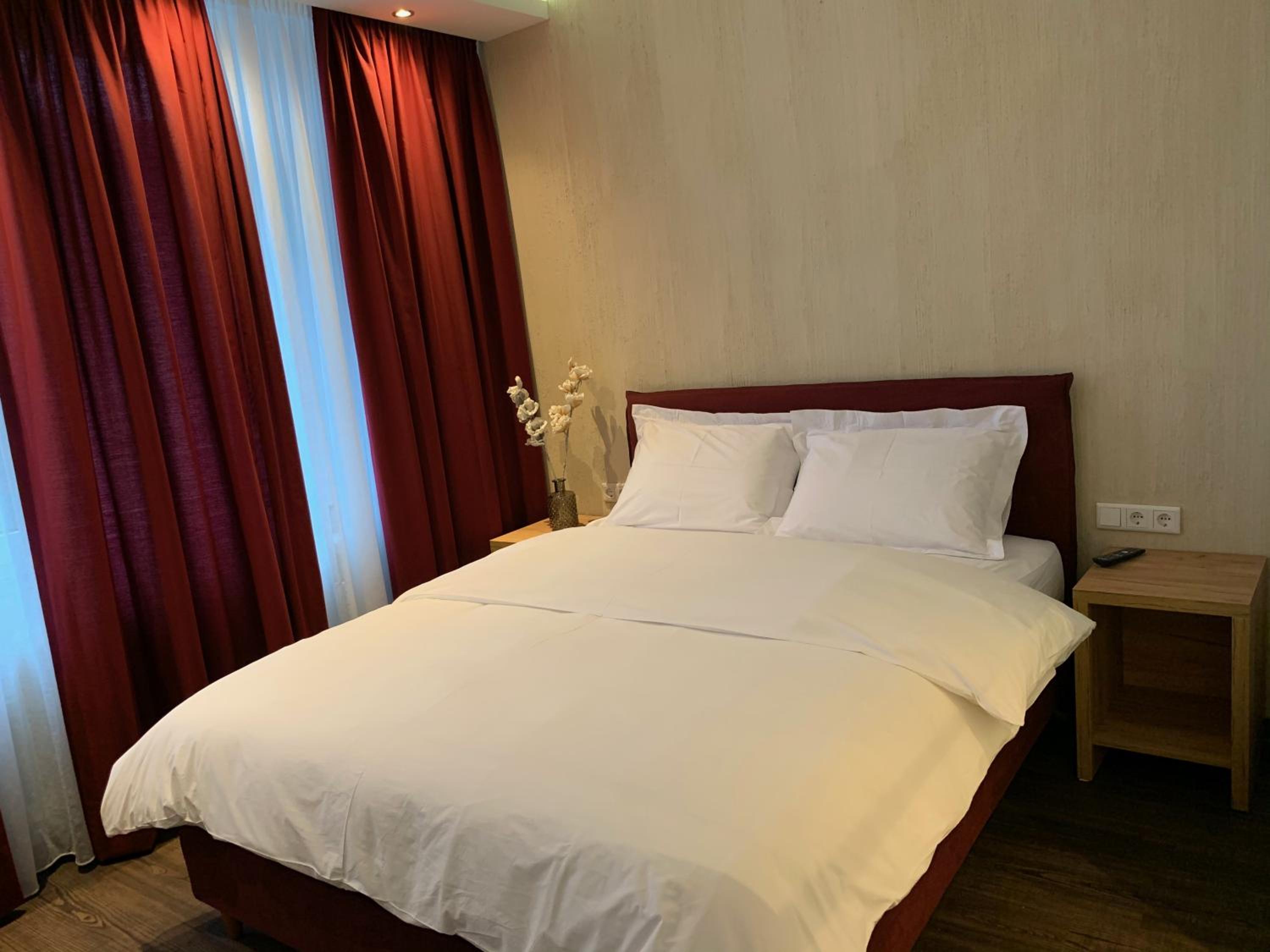 Double Room with Private Bathroom - Photo 10