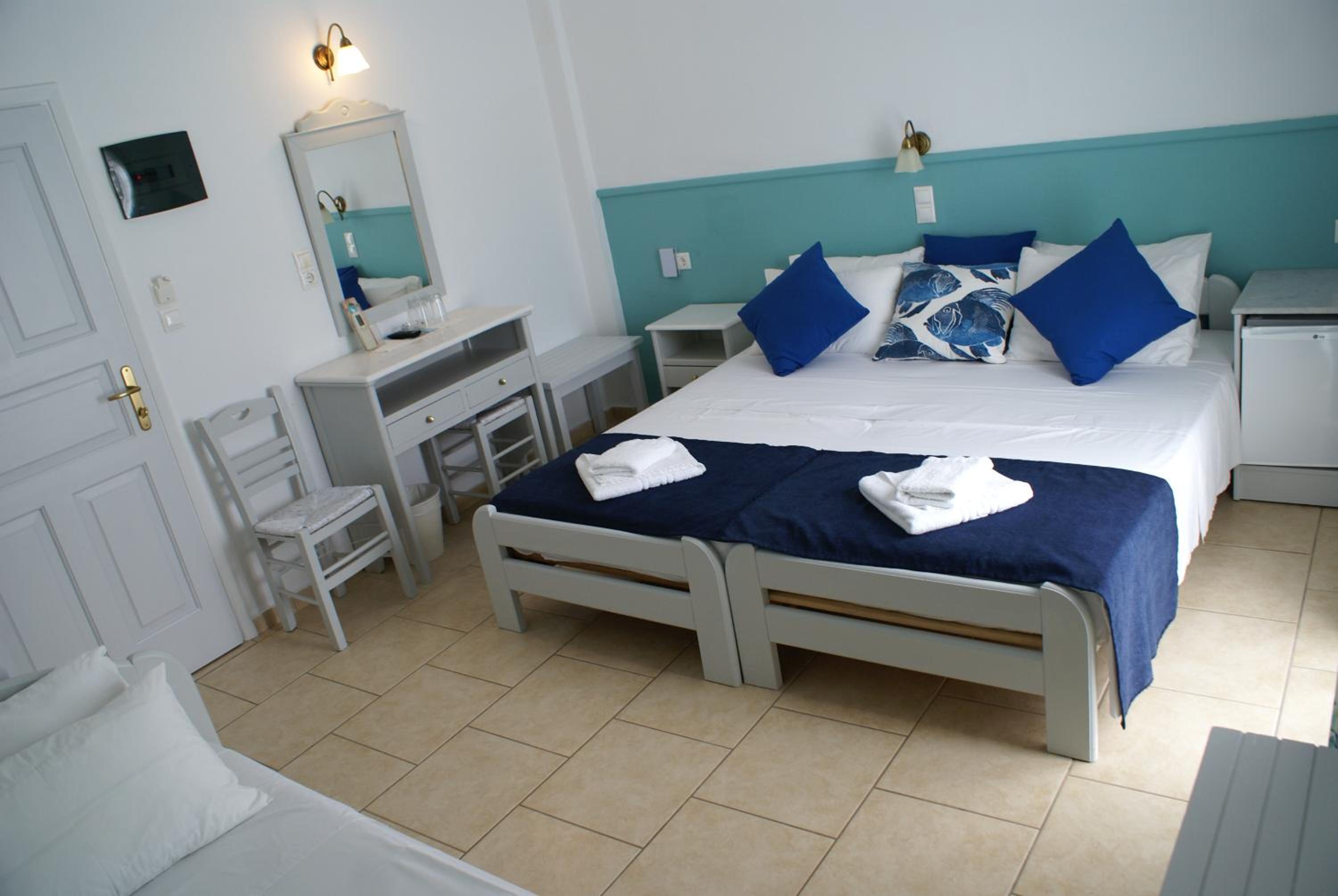Triple Room with View - Photo 5