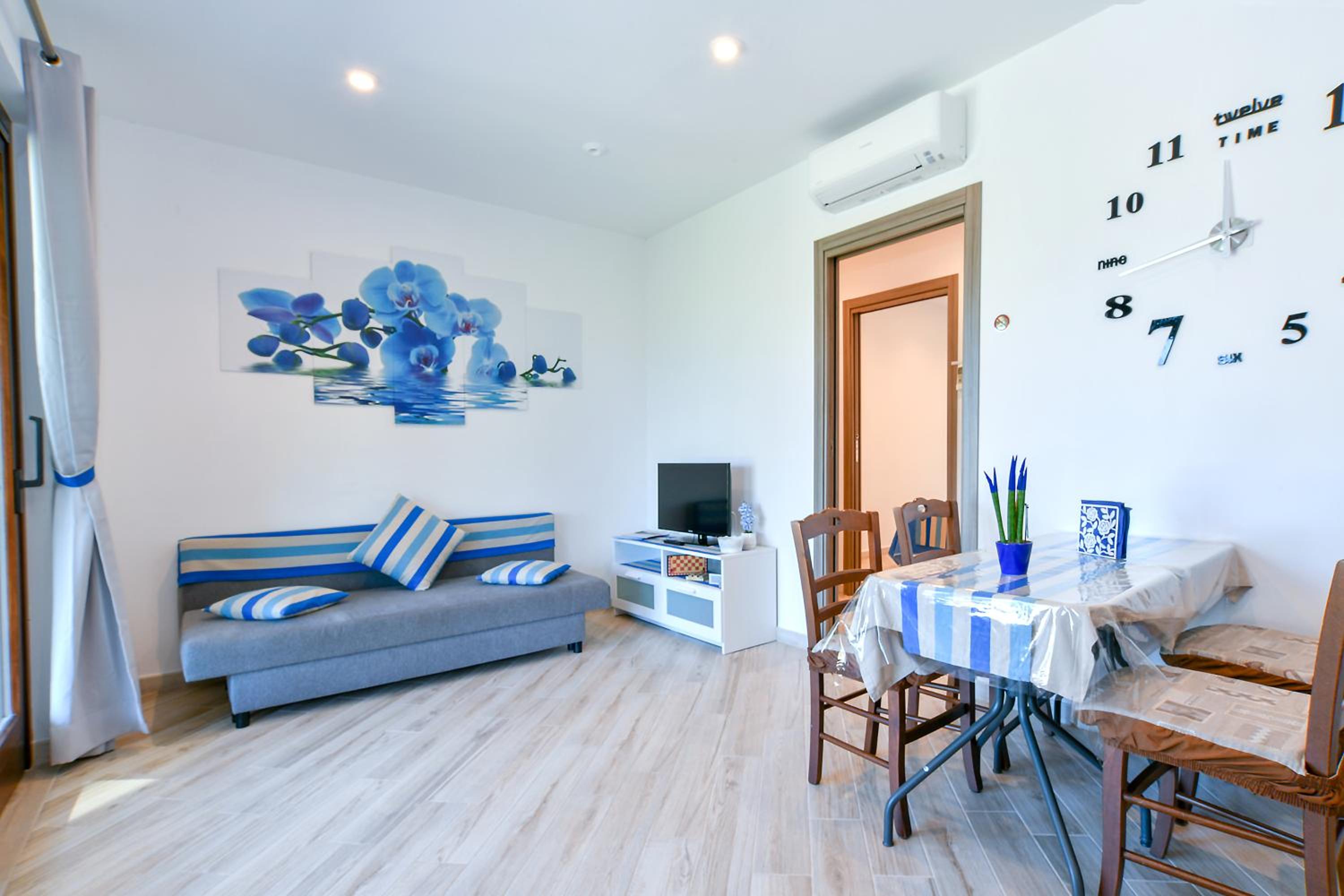 Two-Bedroom House photo 2