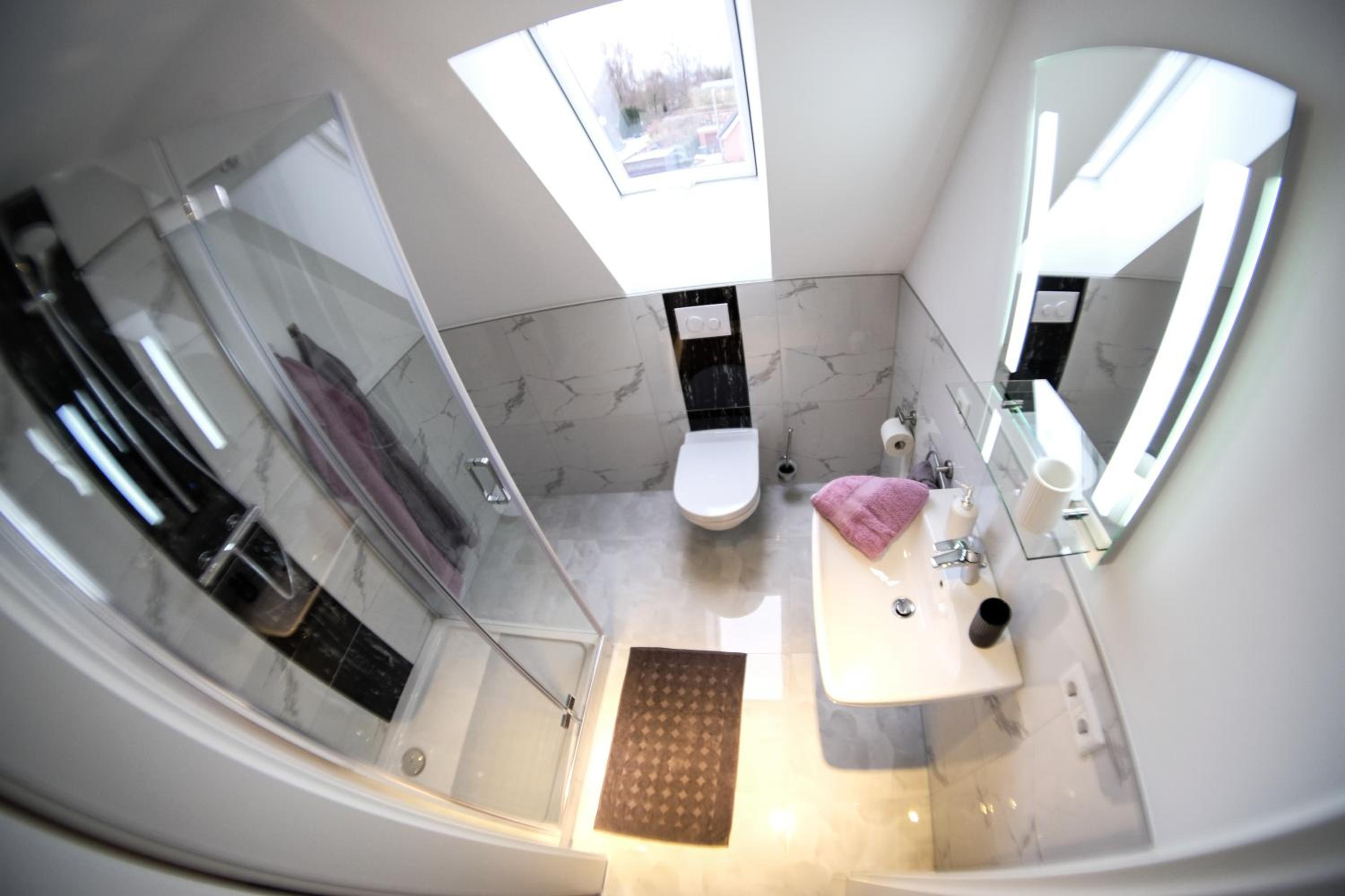 Double or Twin Room with Balcony - Photo 10