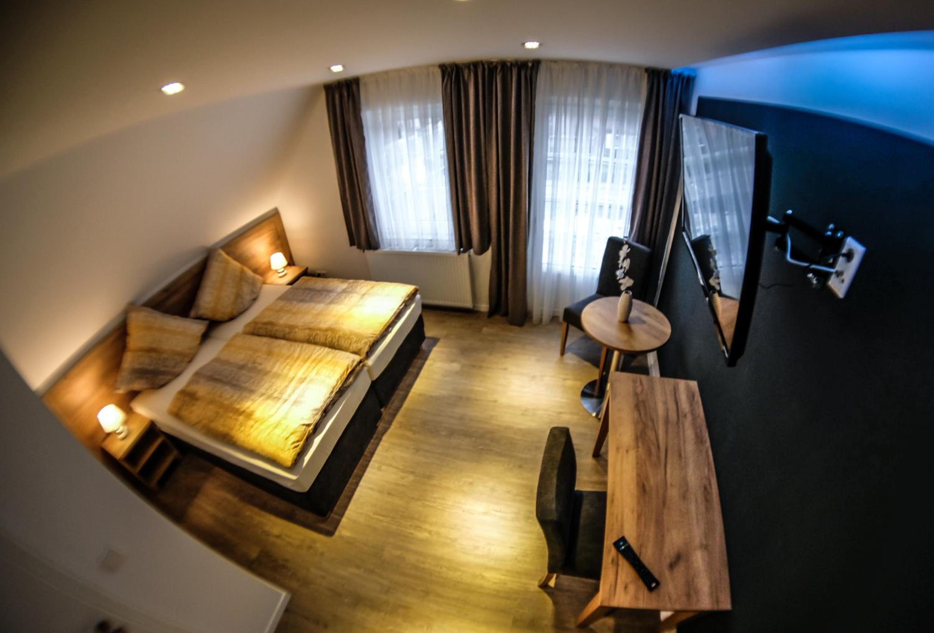Double or Twin Room with Balcony - Photo 1