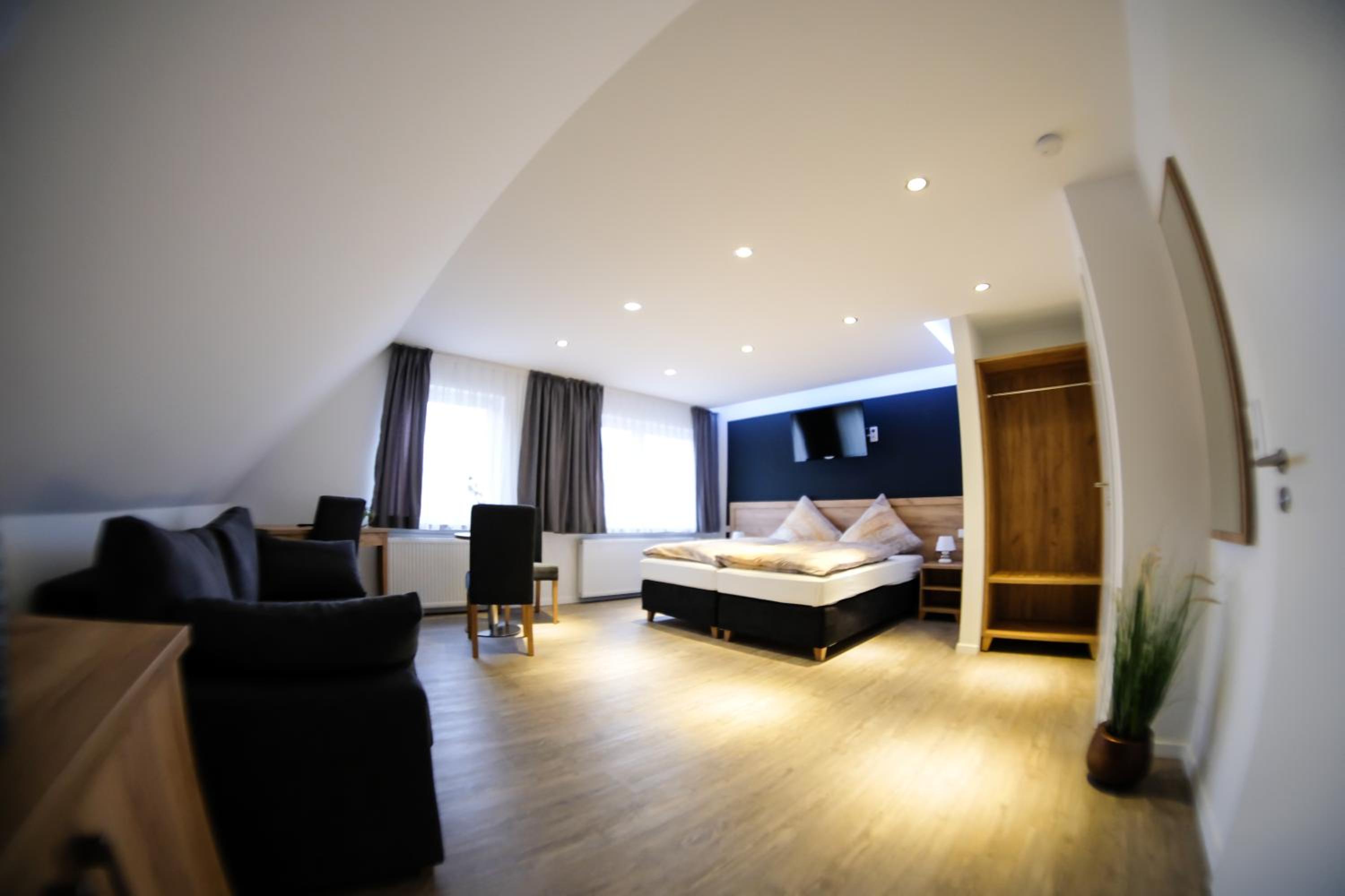 Double or Twin Room - Photo 9
