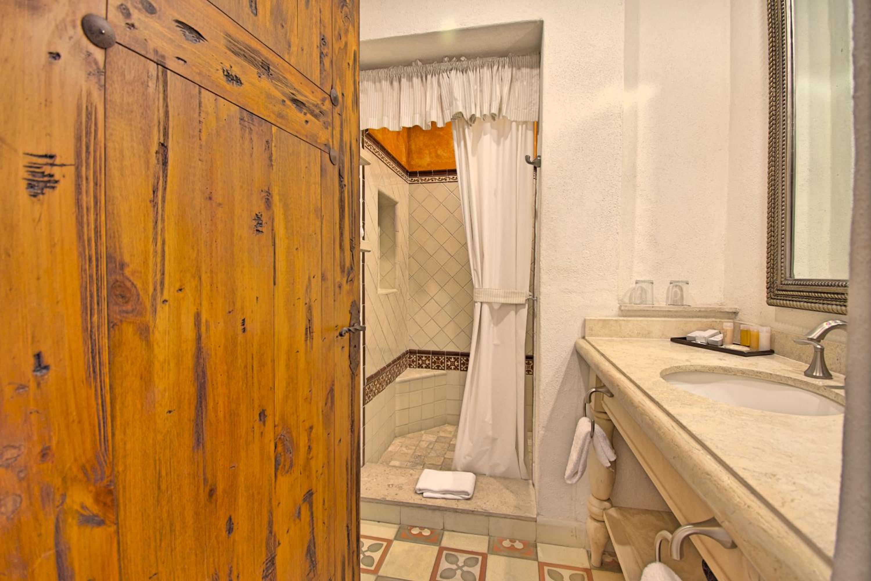 Double Room with Two Double Beds - Photo 6