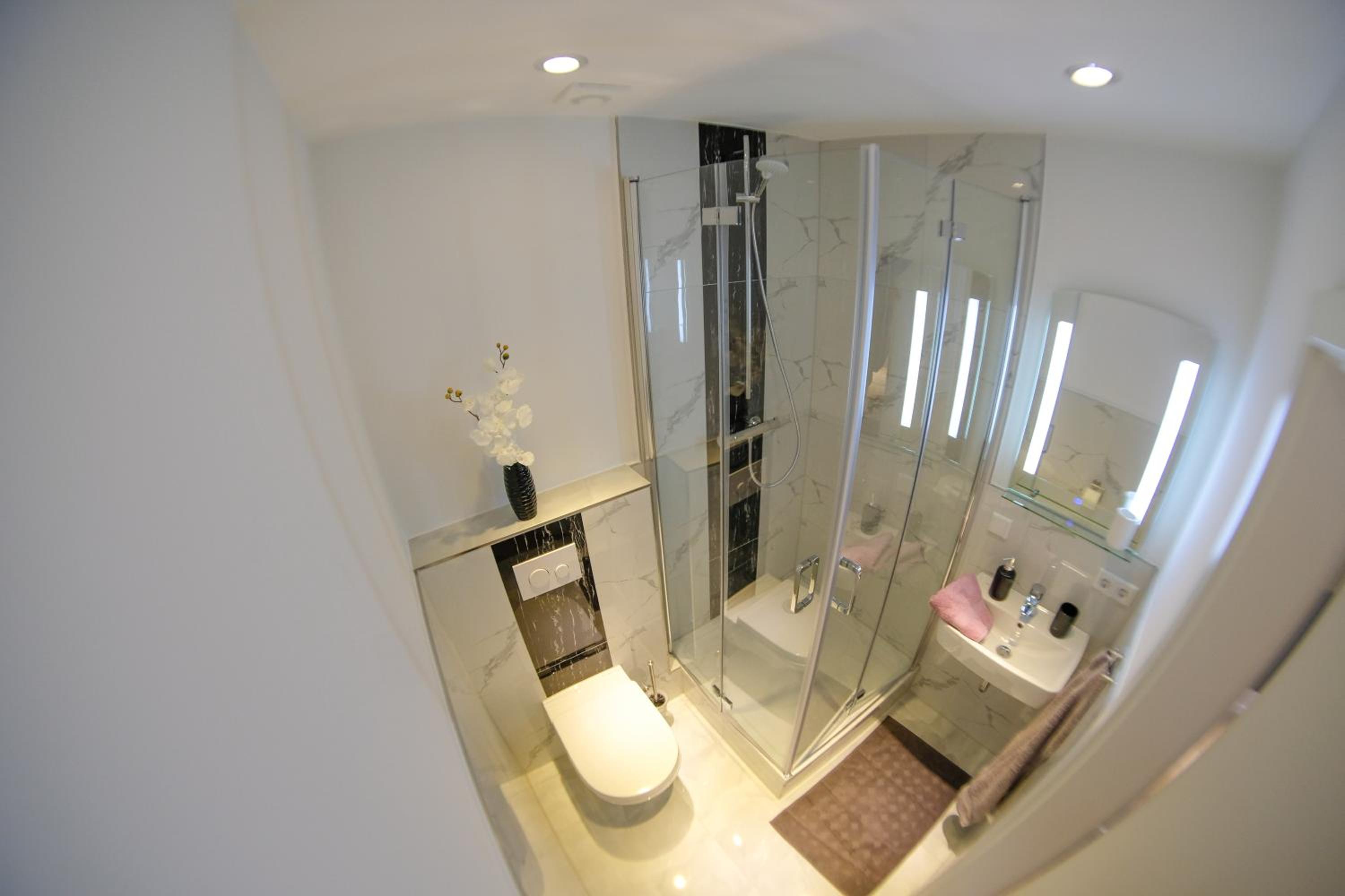 Double or Twin Room with Balcony - Photo 3