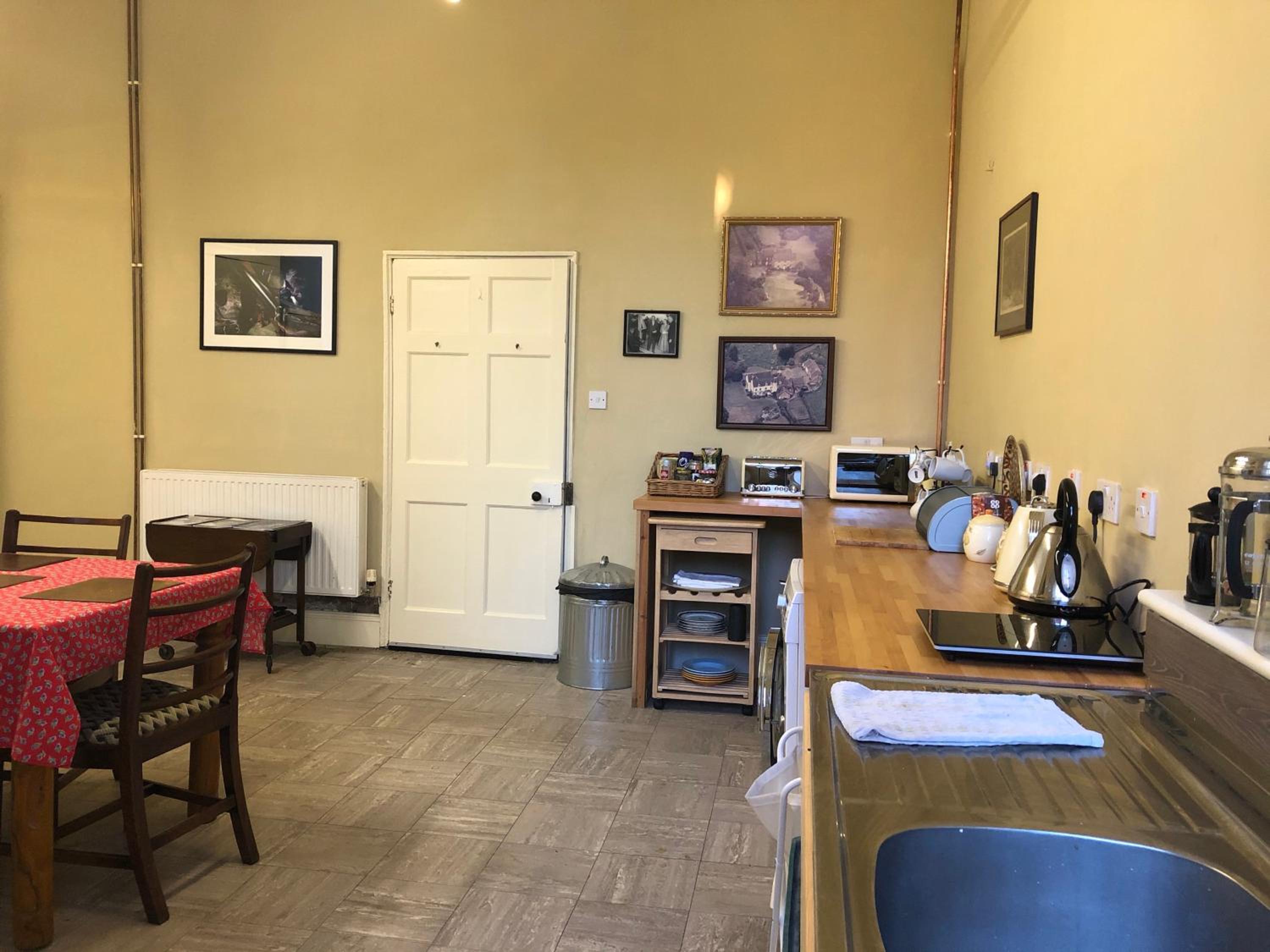Single Room With Private Bathroom photo 3