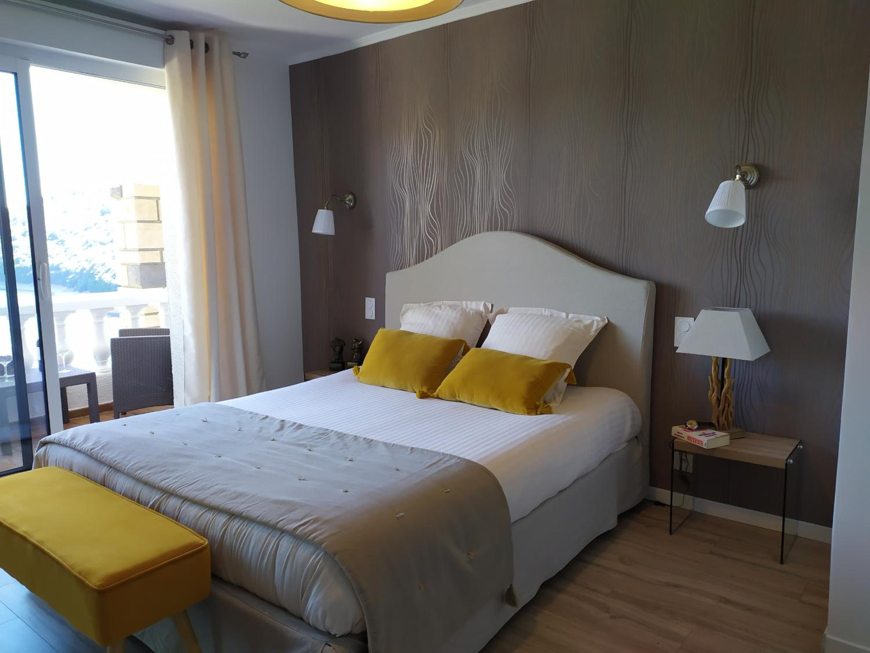 Double Room with Lake View - Photo 5