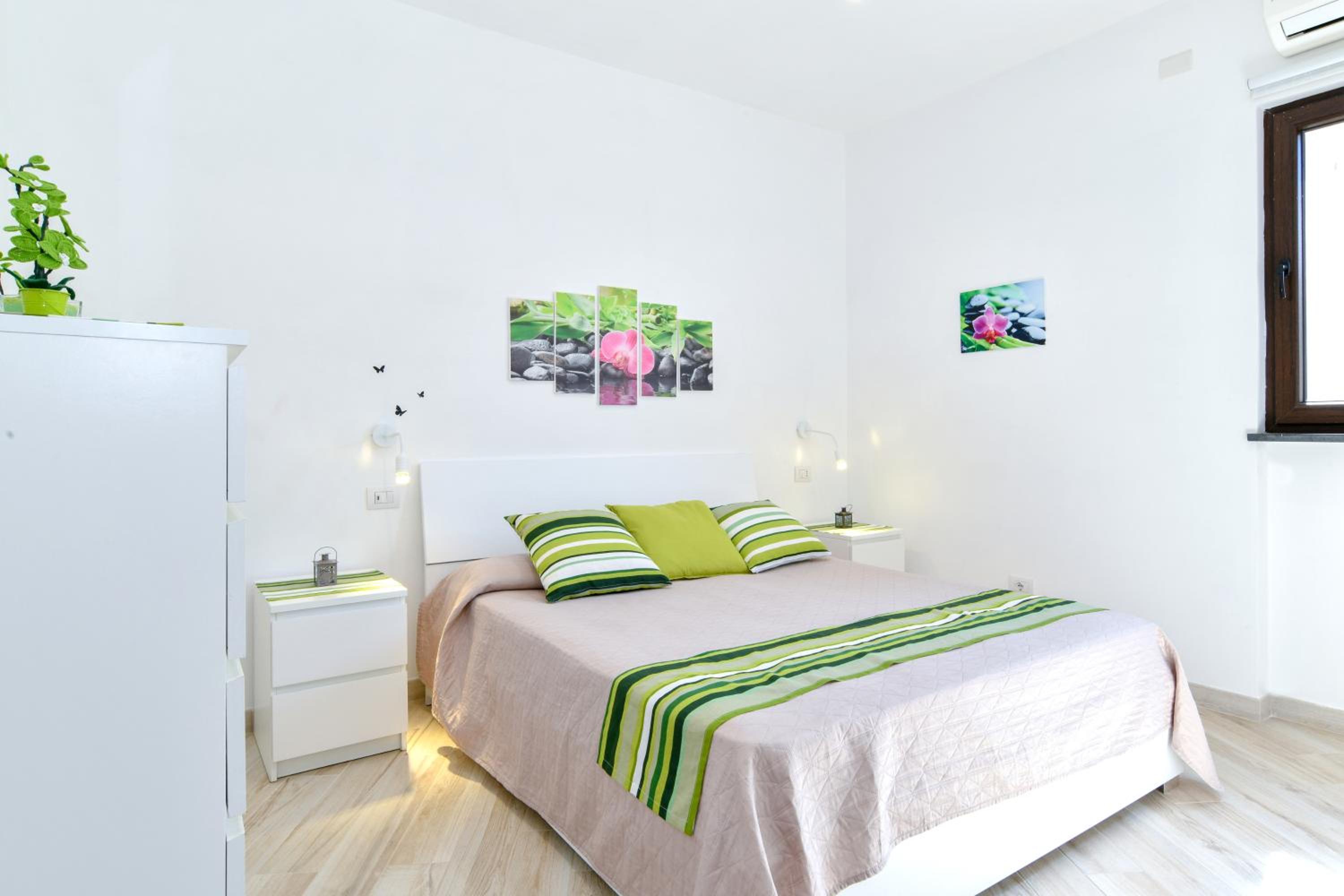 Two-Bedroom House photo 2