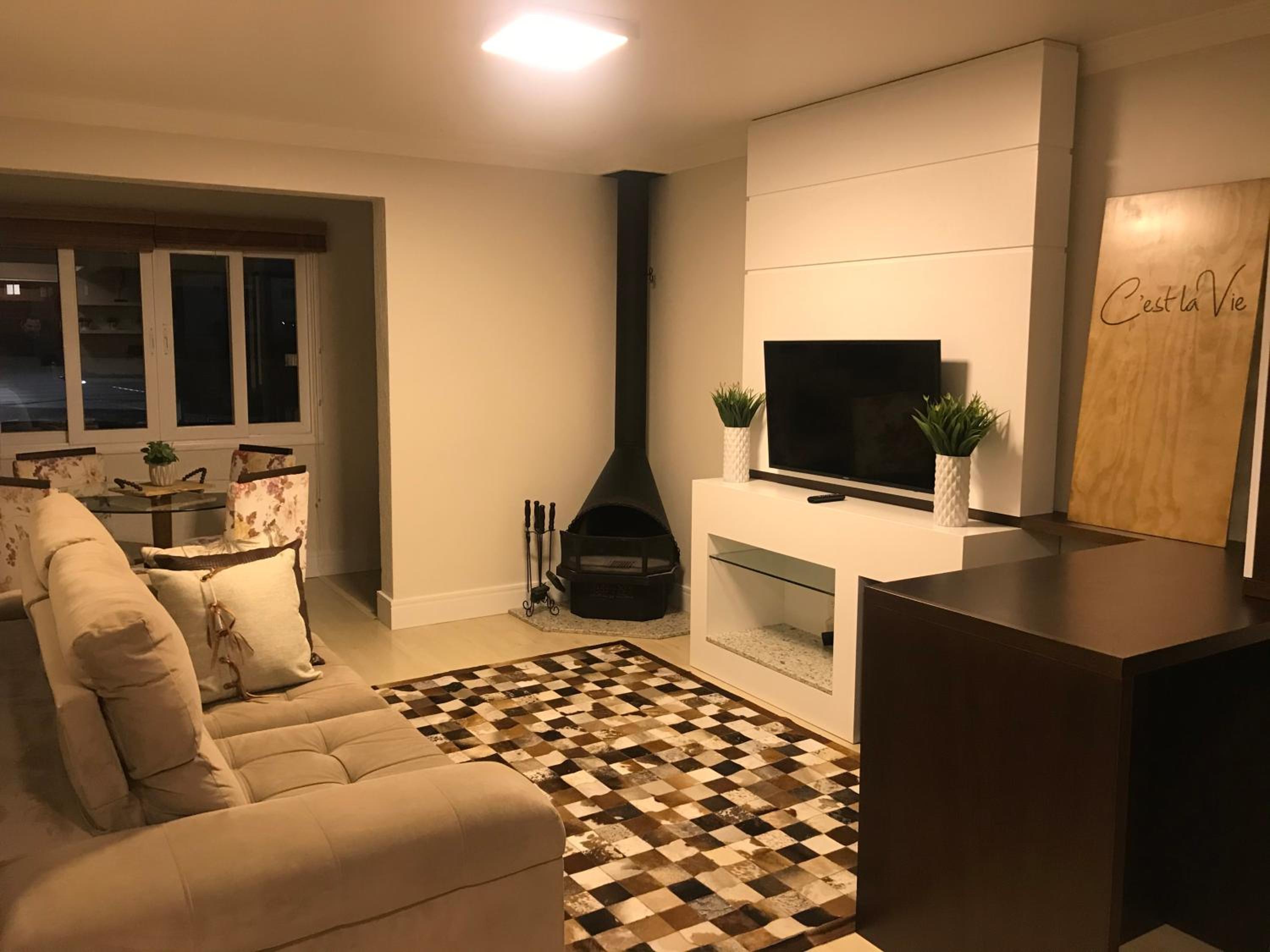 Superior One-Bedroom Apartment - Photo 1