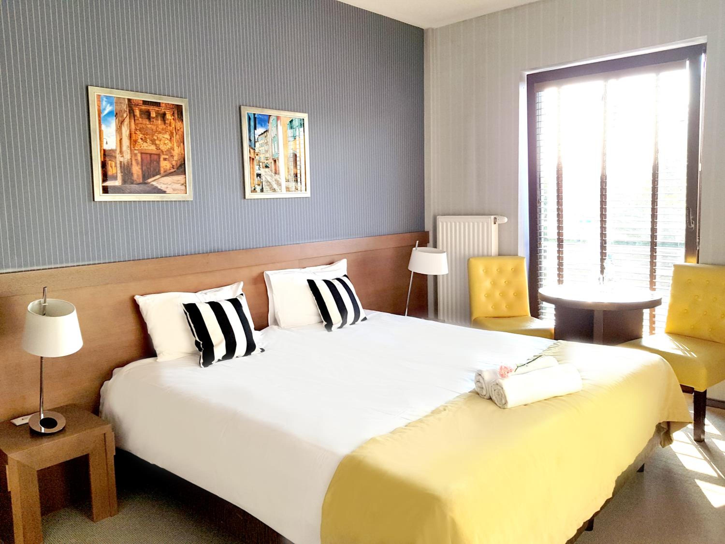 Double or Twin Room with Private Bathroom - Photo 1