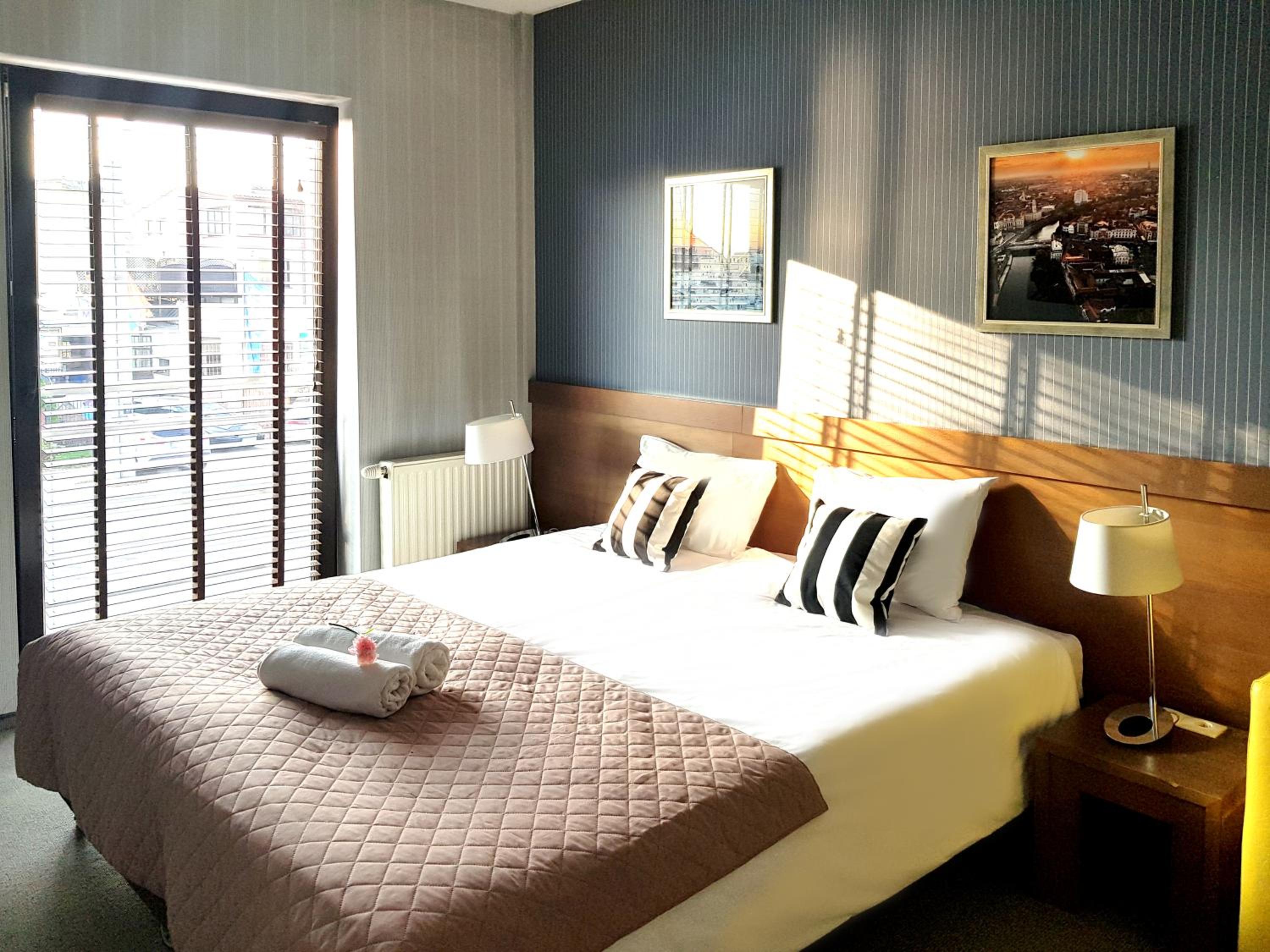 Double or Twin Room with Bathroom - Photo 1