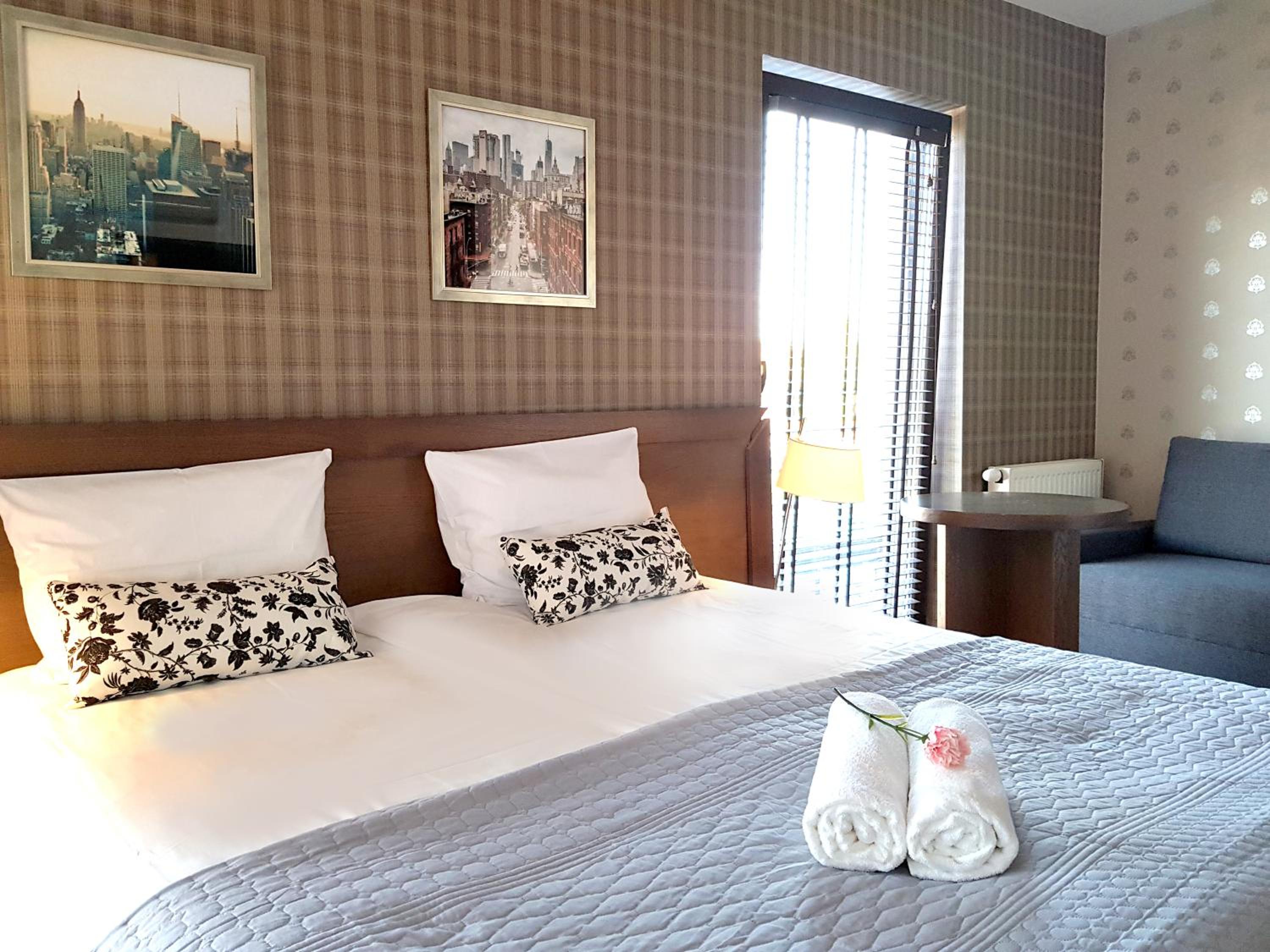Quadruple Room with Private Bathroom - Photo 1