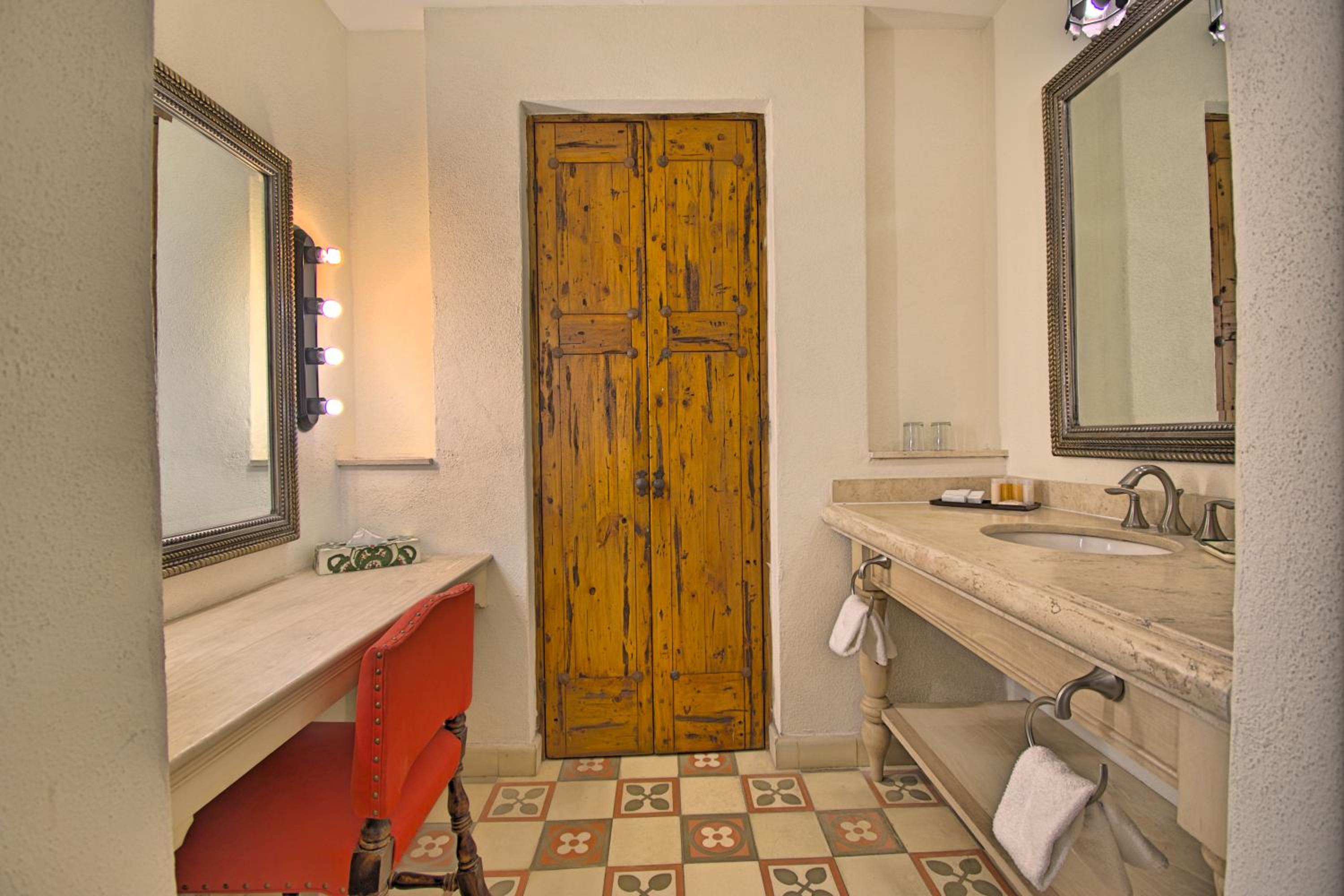 King Suite - Photo 9