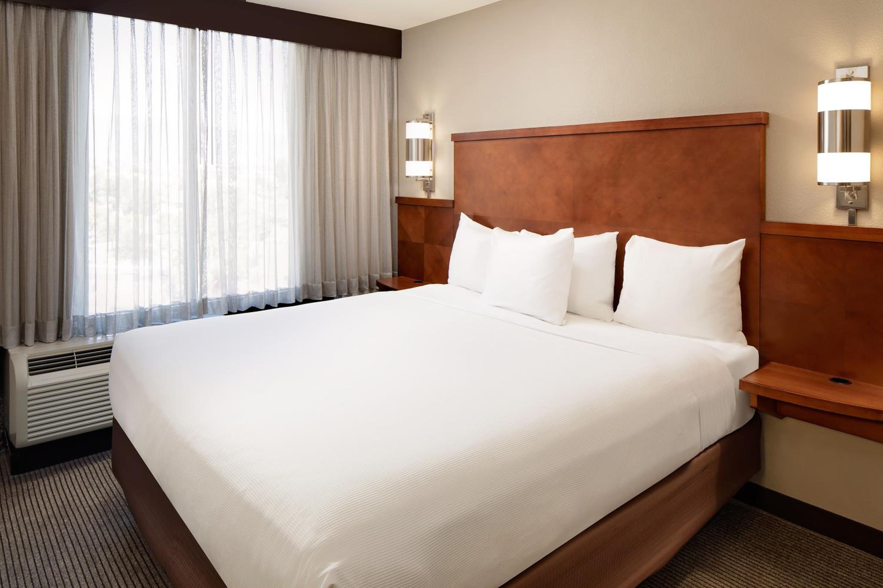 King Room with Sofa Bed - High Floor - Photo 7