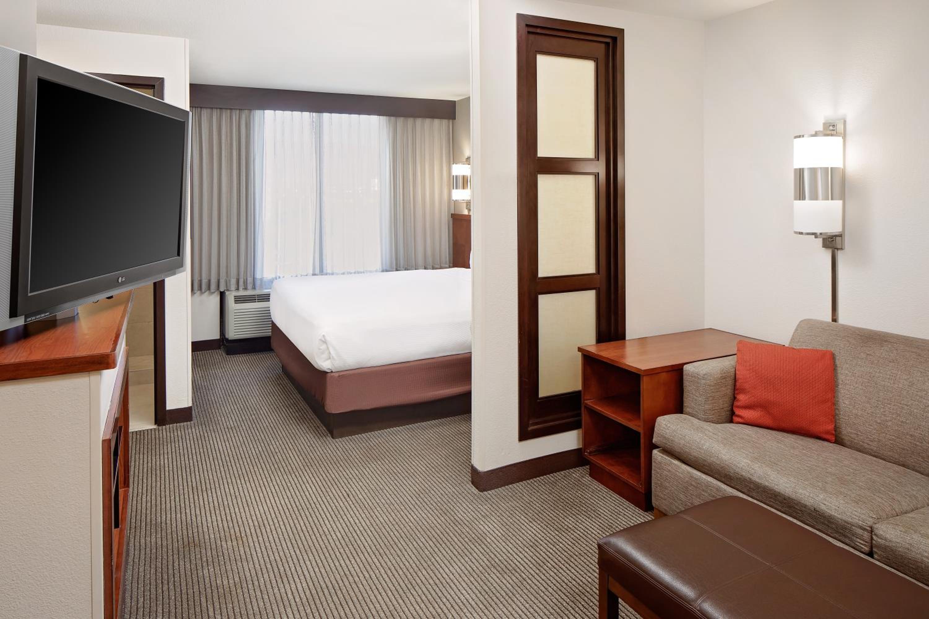 King Room with Sofa Bed - High Floor - Photo 2
