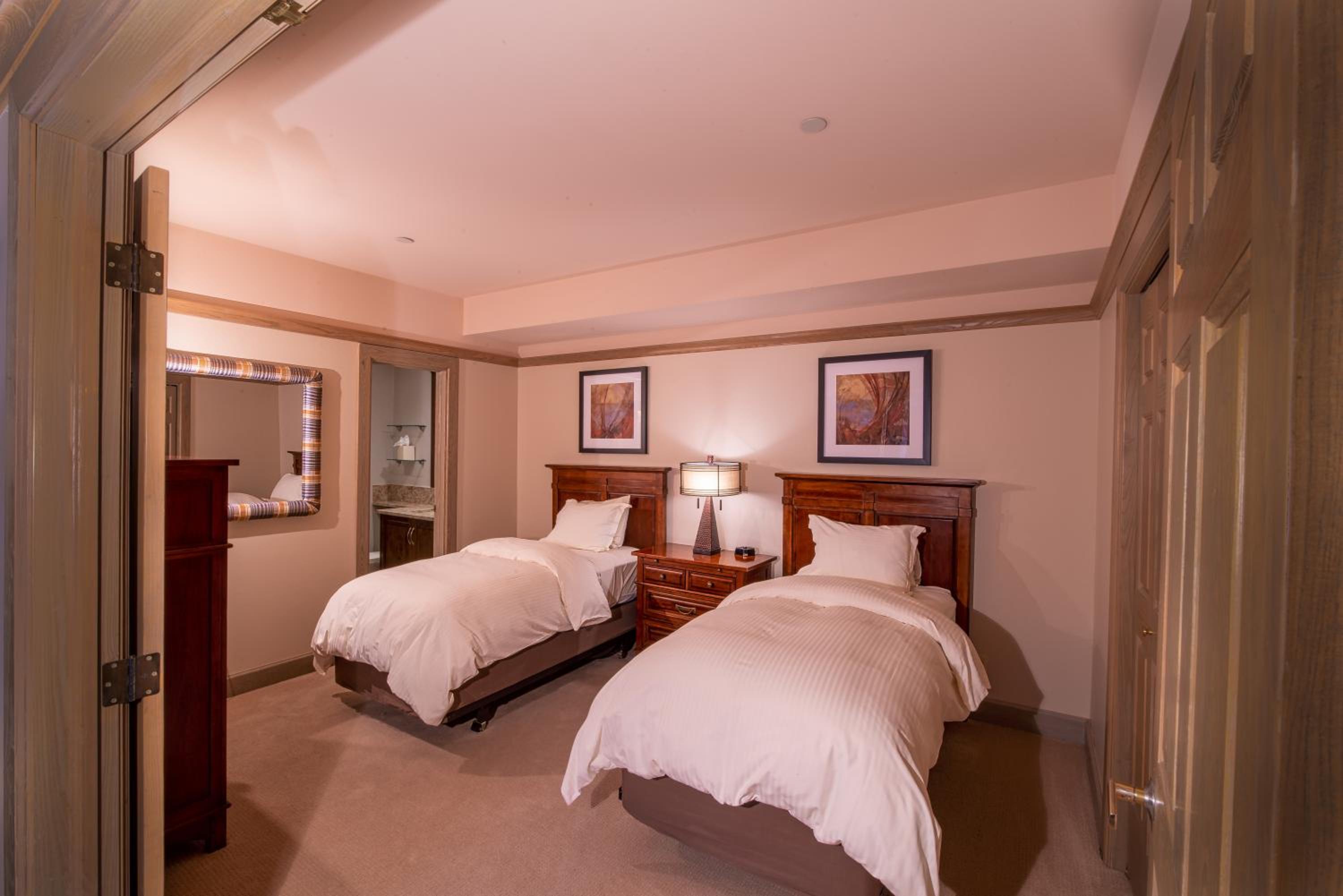 Two-Bedroom Apartment (8 Adults)