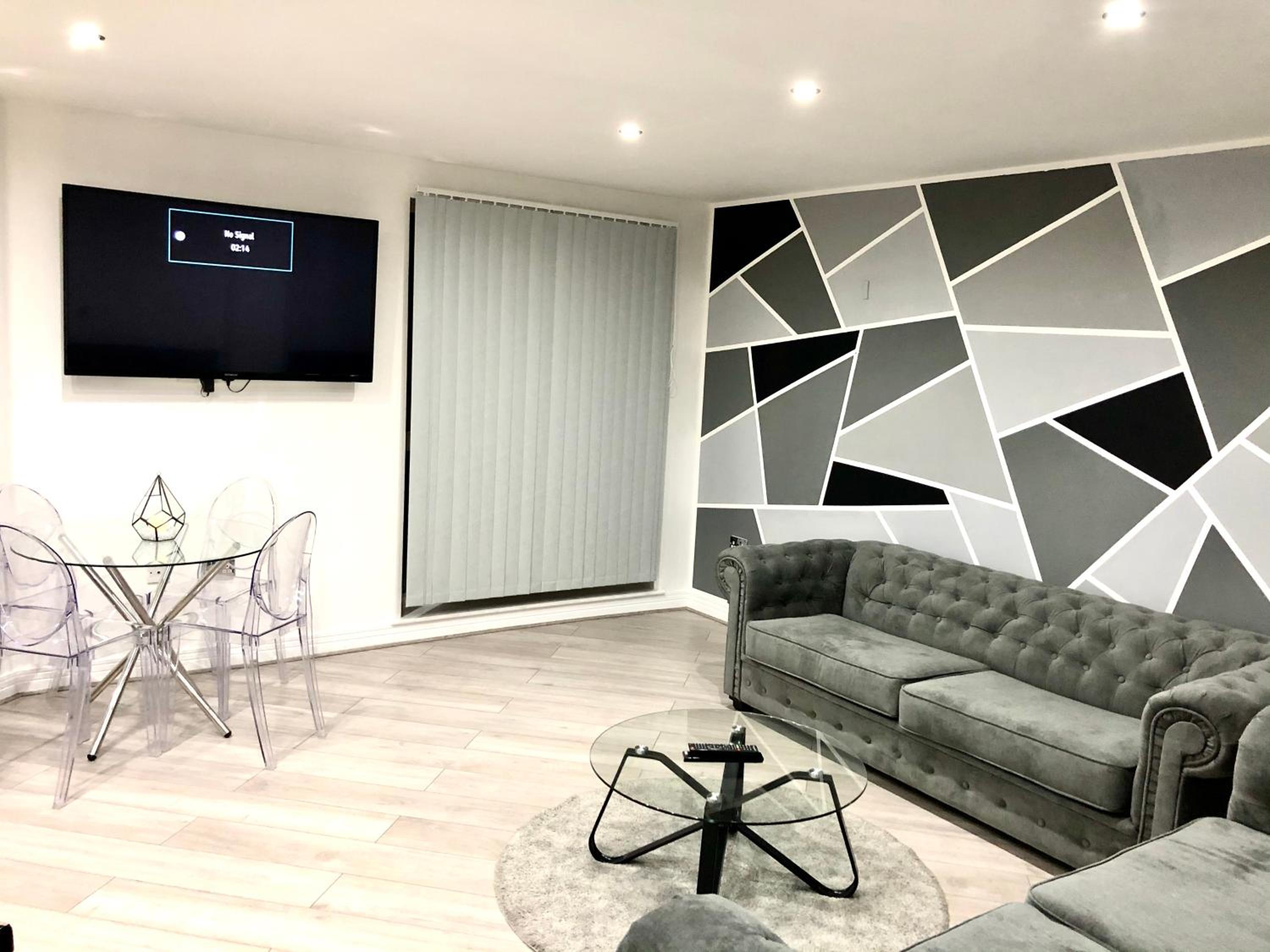 Three-Bedroom Apartment - Photo 4
