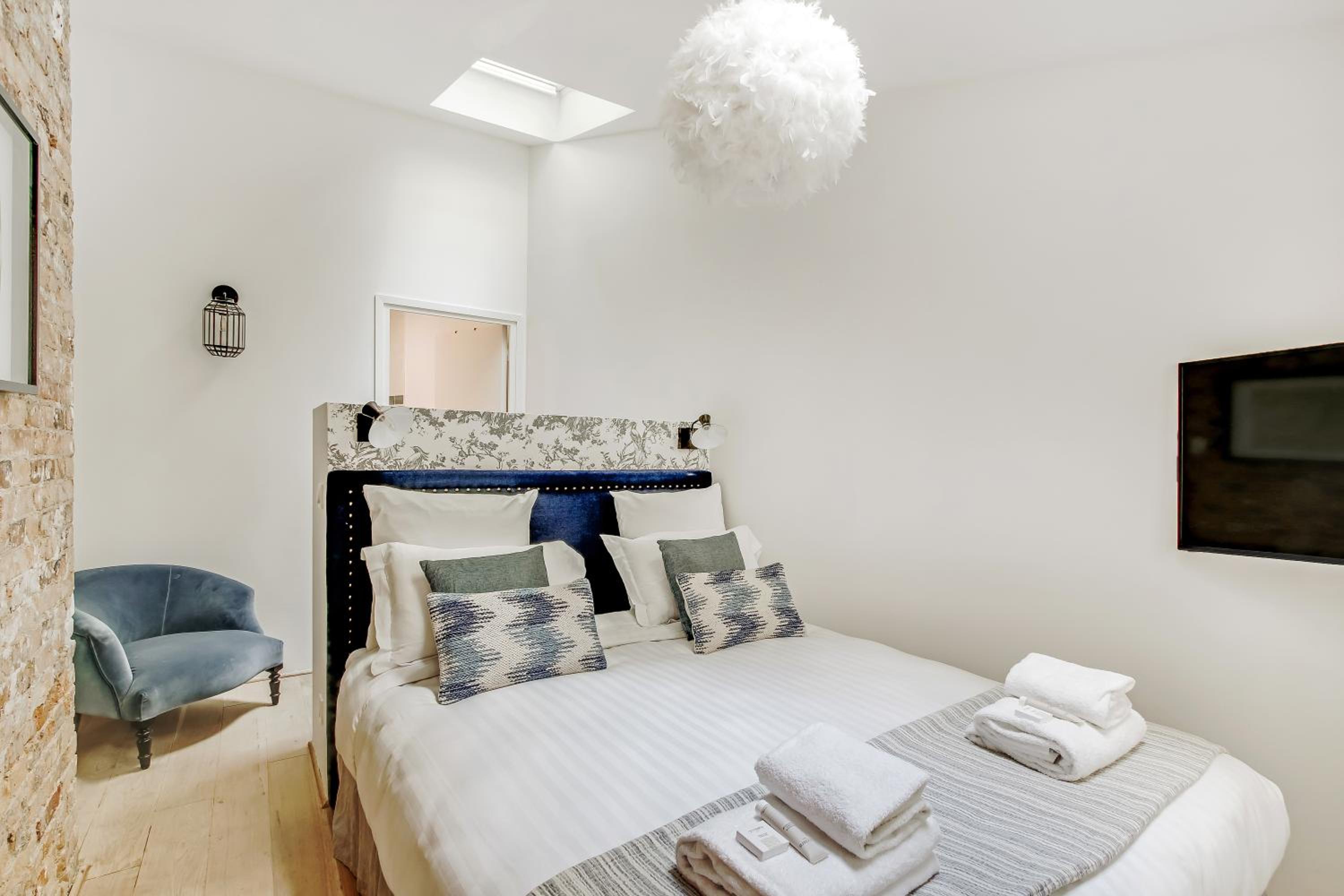 Three-Bedroom Apartment photo 2