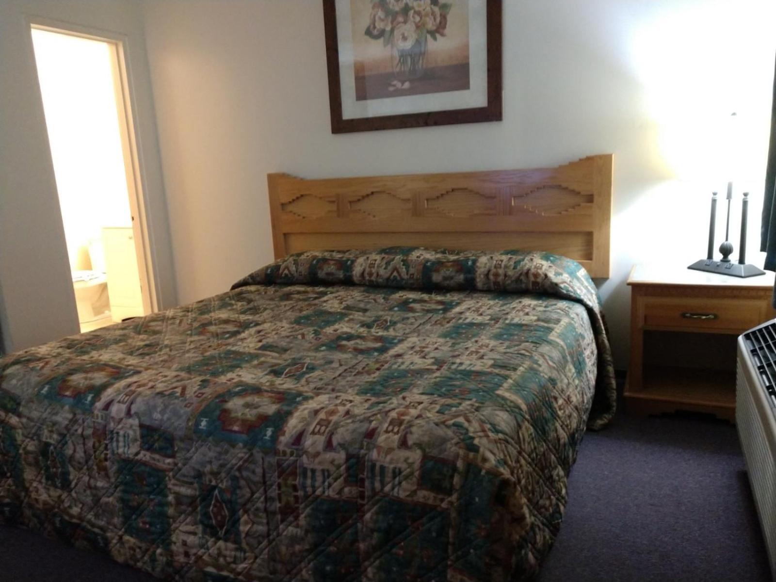 Deluxe King Suite photo 1