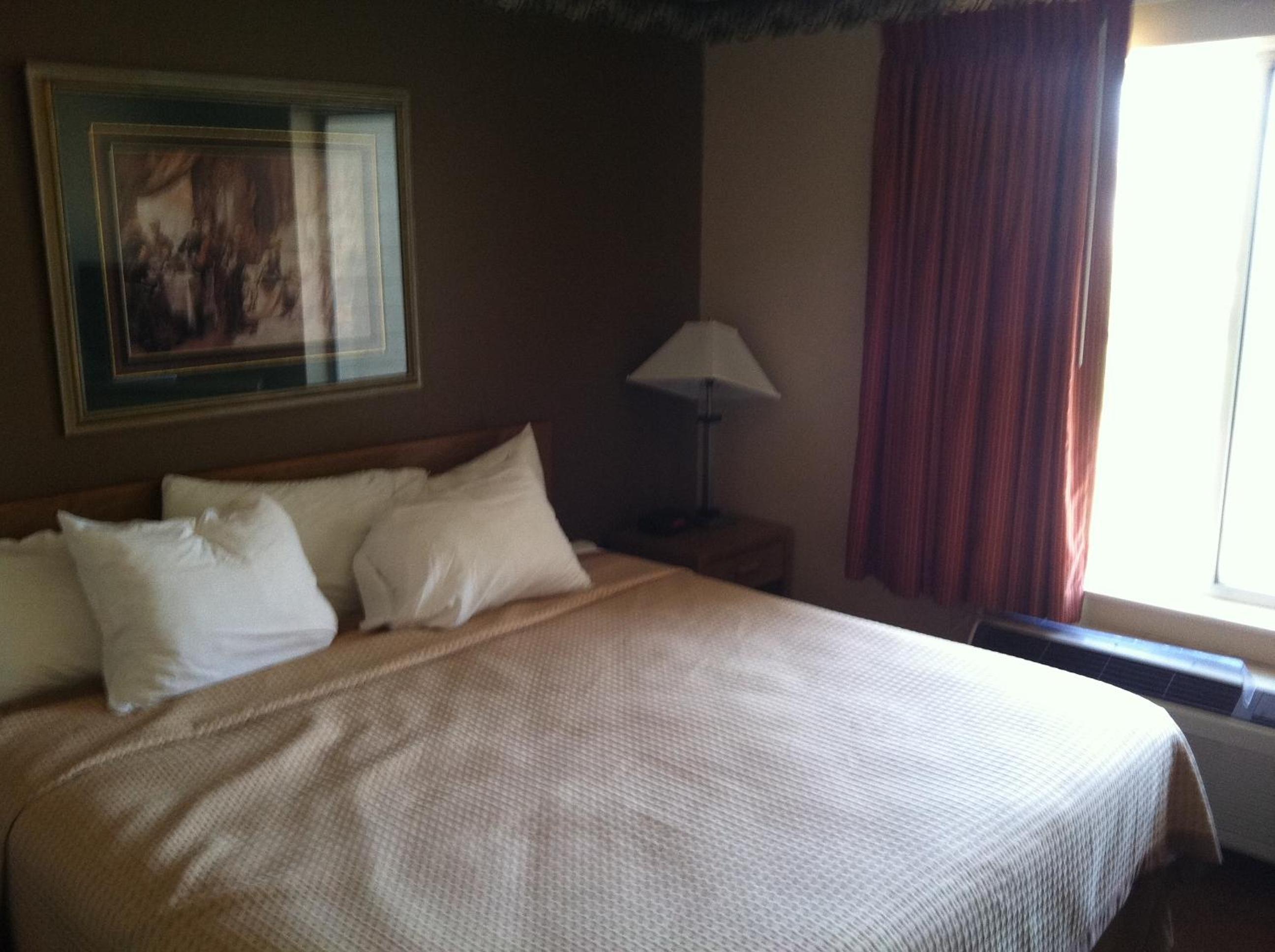 Queen Room - Non-Smoking photo 1