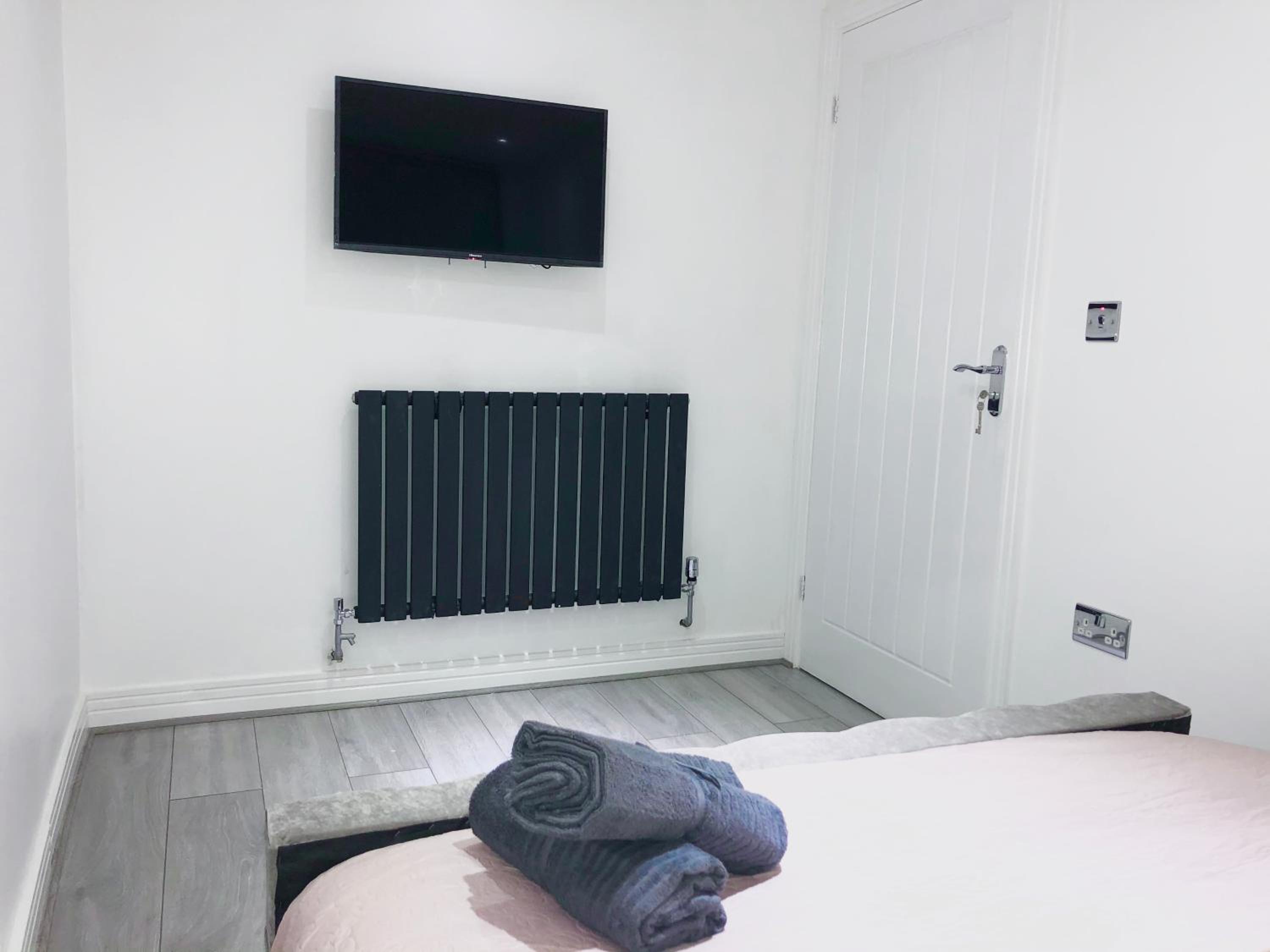 Three-Bedroom Apartment - Photo 14