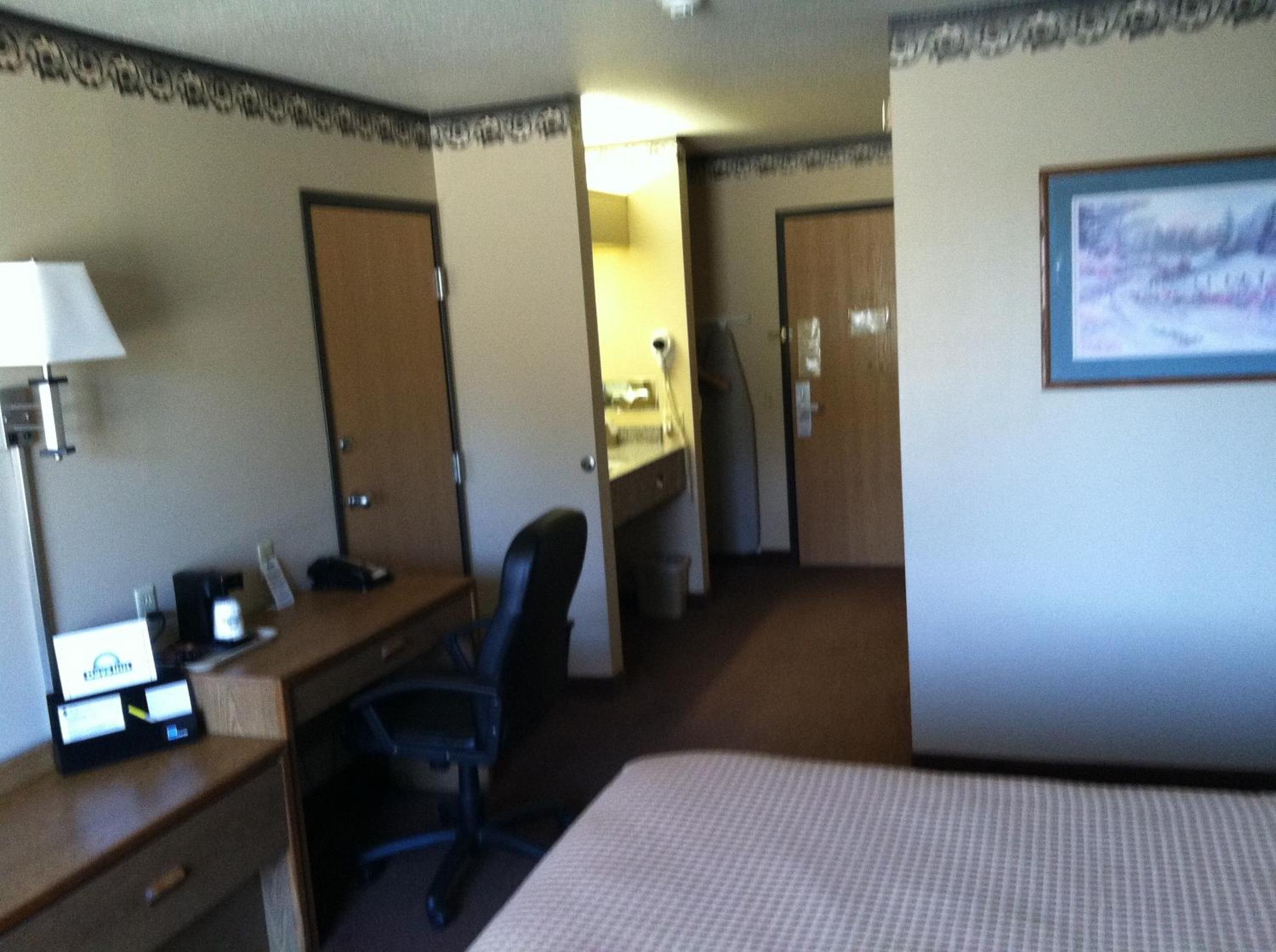 Queen Room - Non-Smoking photo 2