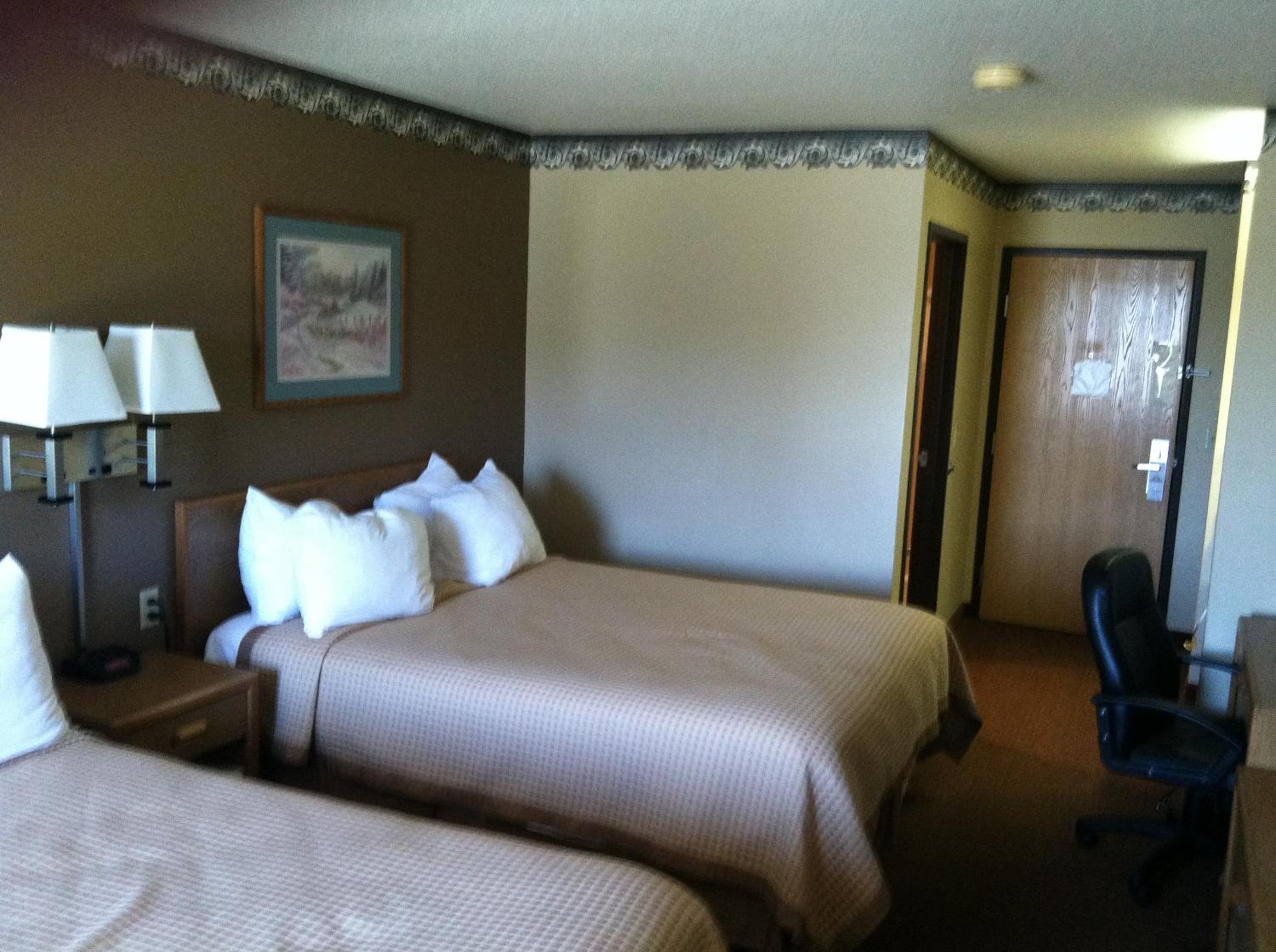 Queen Room with Two Queen Beds - Non-Smoking photo 1