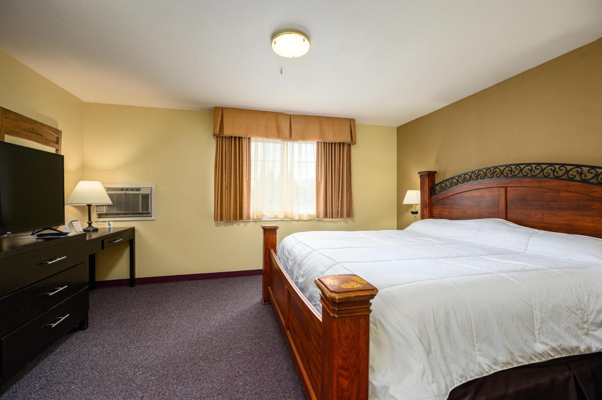 Deluxe King Suite photo 2