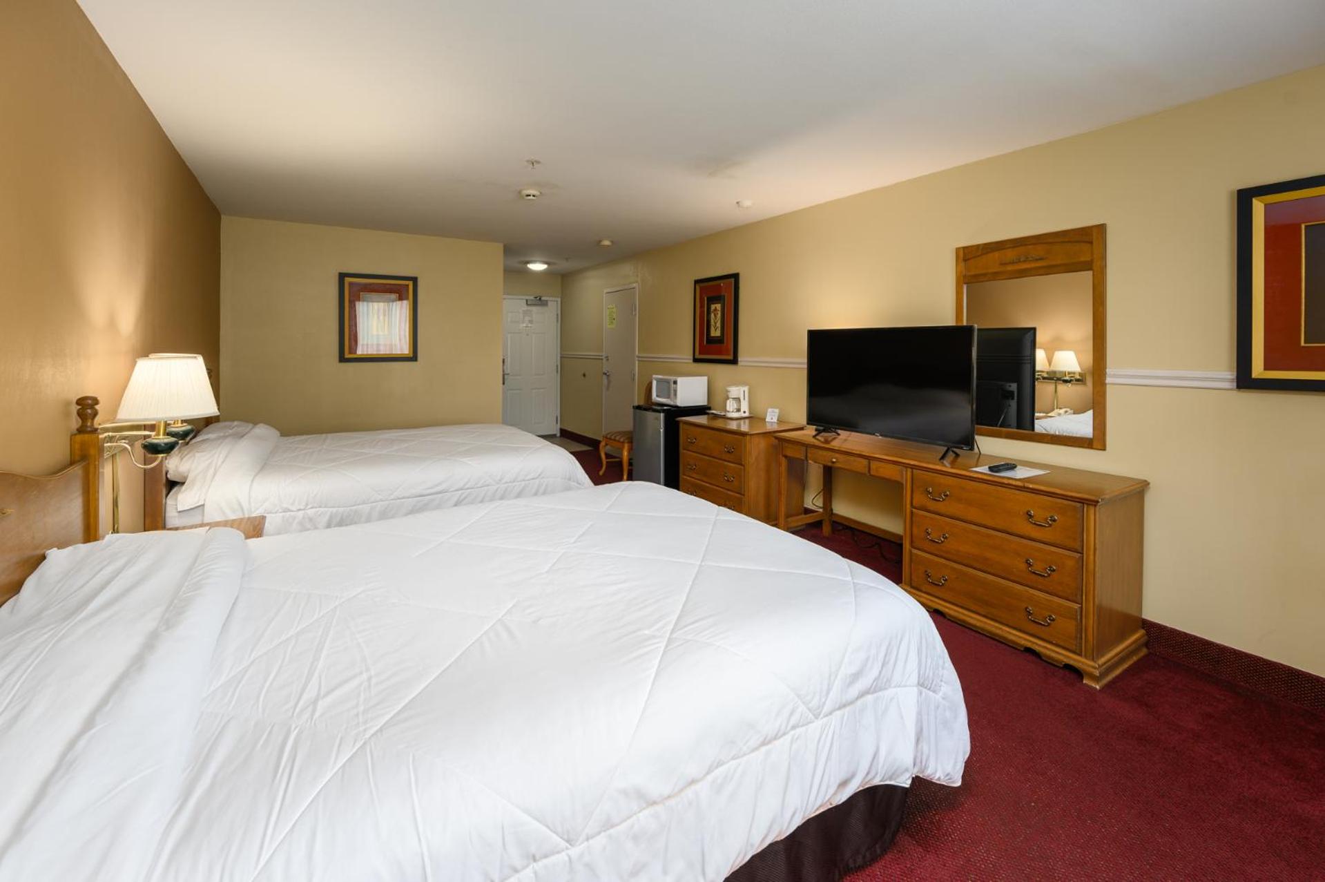 Deluxe Queen Suite - Photo 4