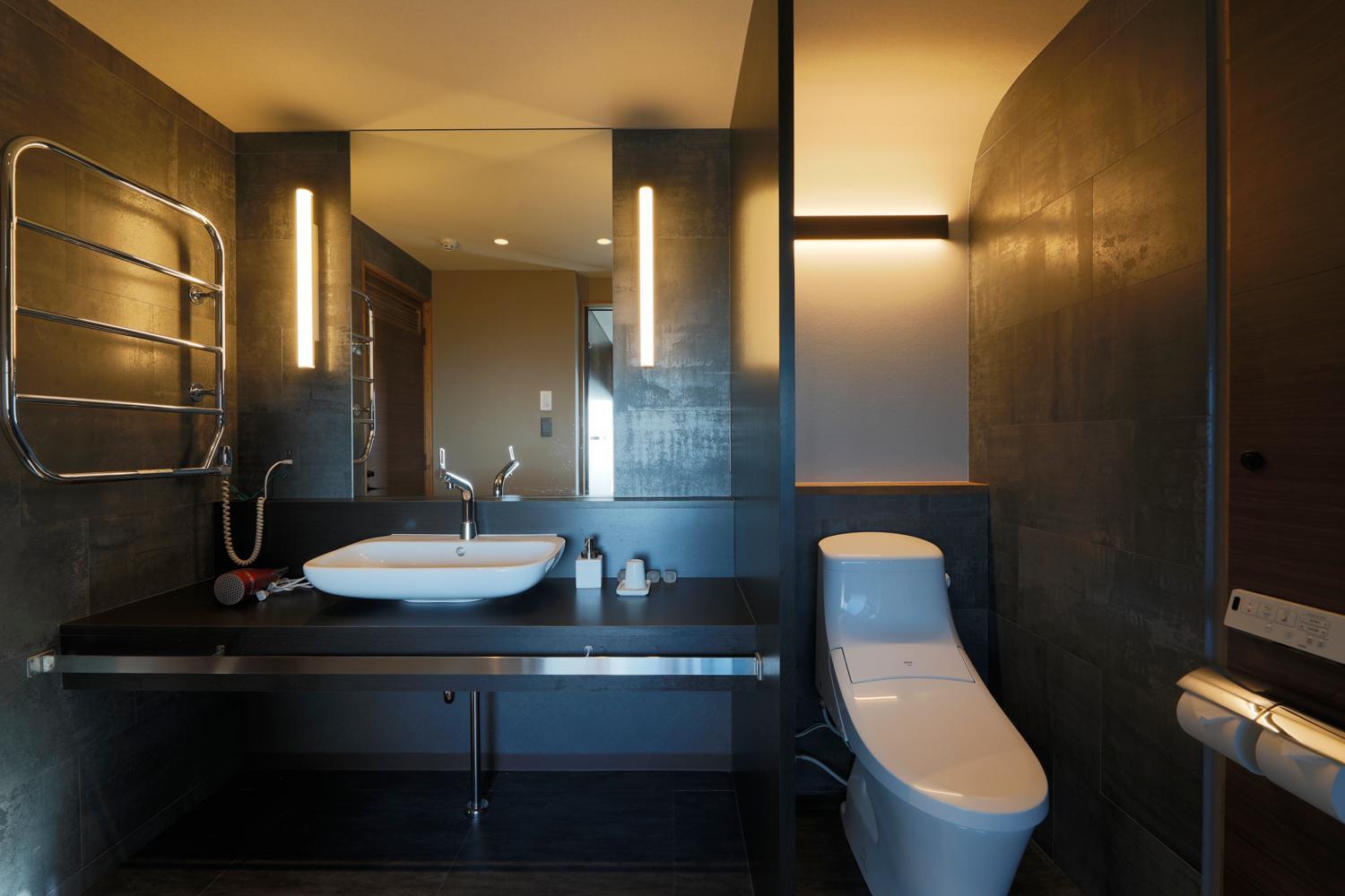 Suite with Balcony - Photo 11
