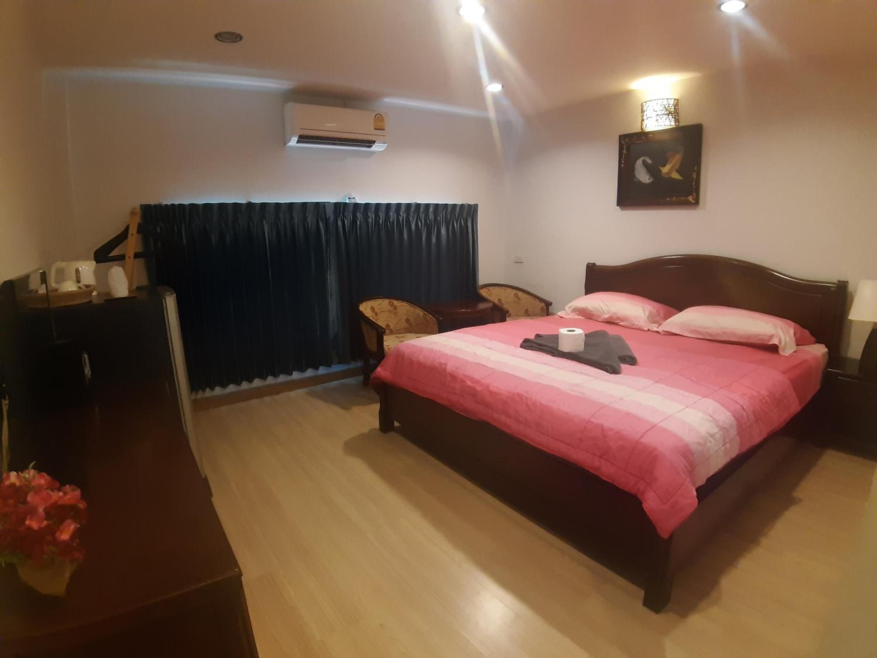 Budget Double Room - Photo 5