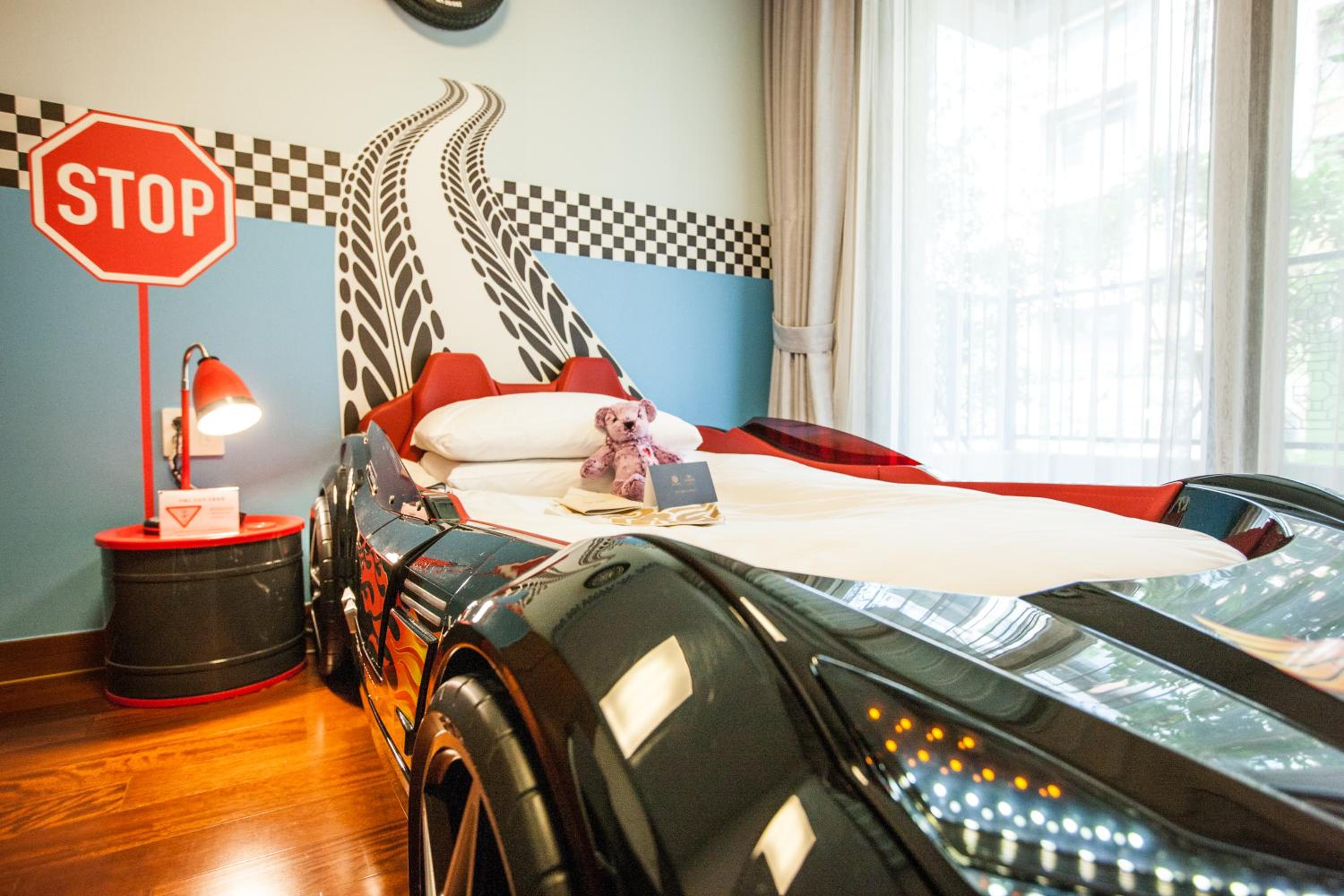 Three-Bedroom Apartment with Kids Racing Car Bed