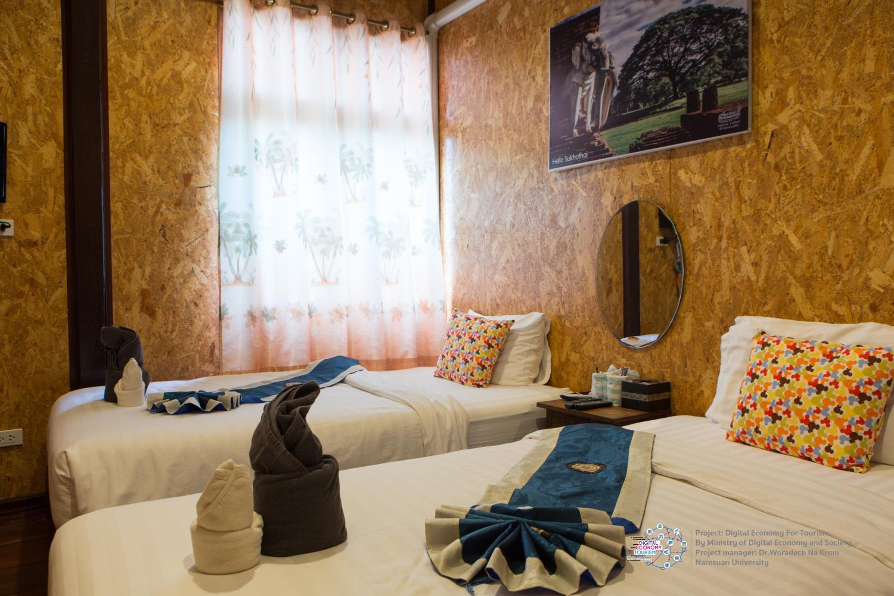 Double or Twin Room with Shared Bathroom photo 2