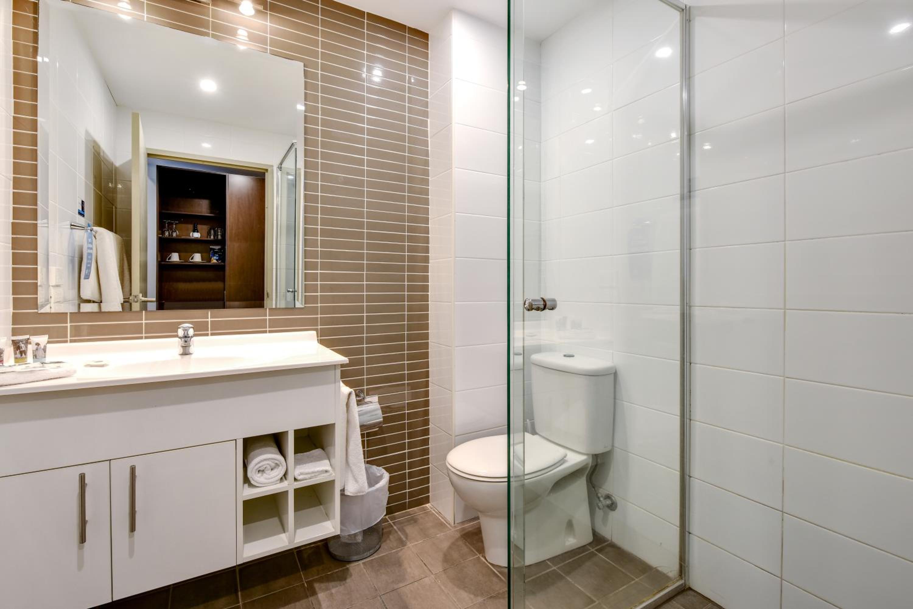 Queen Room with Balcony - Photo 2
