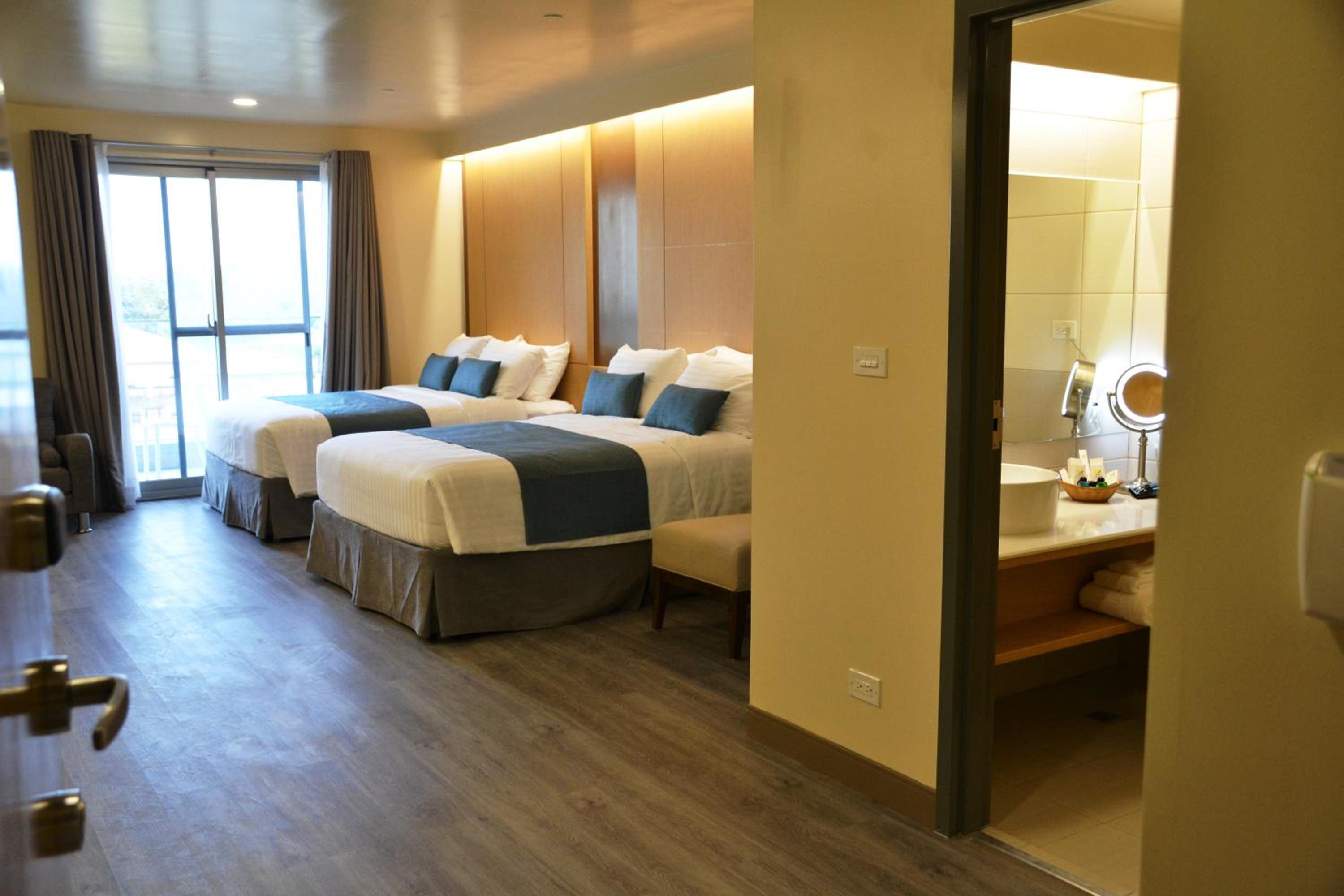 Double or Twin Room with Balcony - Photo 4