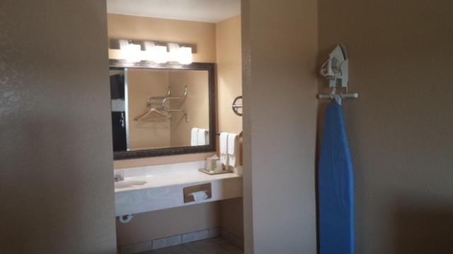 Queen Room photo 3