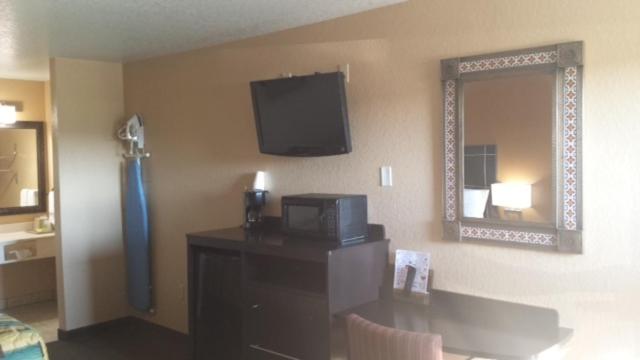 Queen Room photo 2