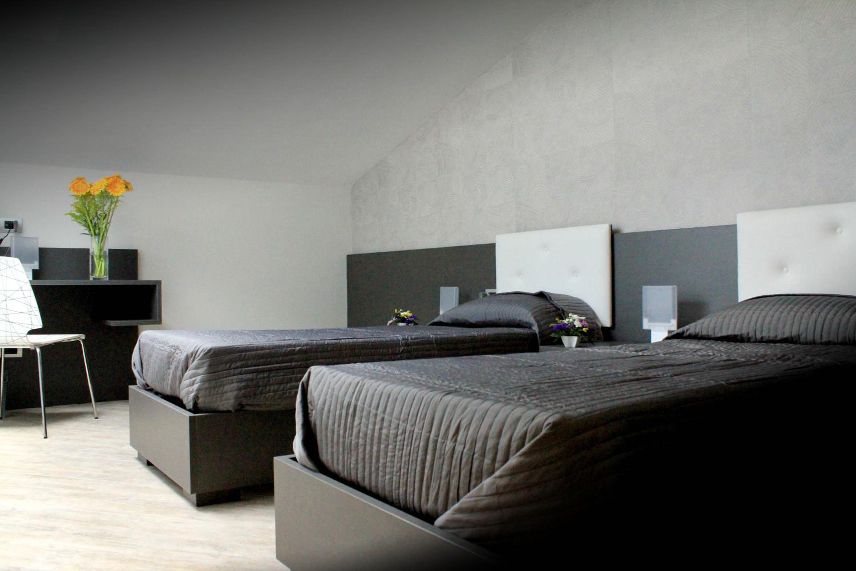 Double or Twin Room with Shared Bathroom photo 1